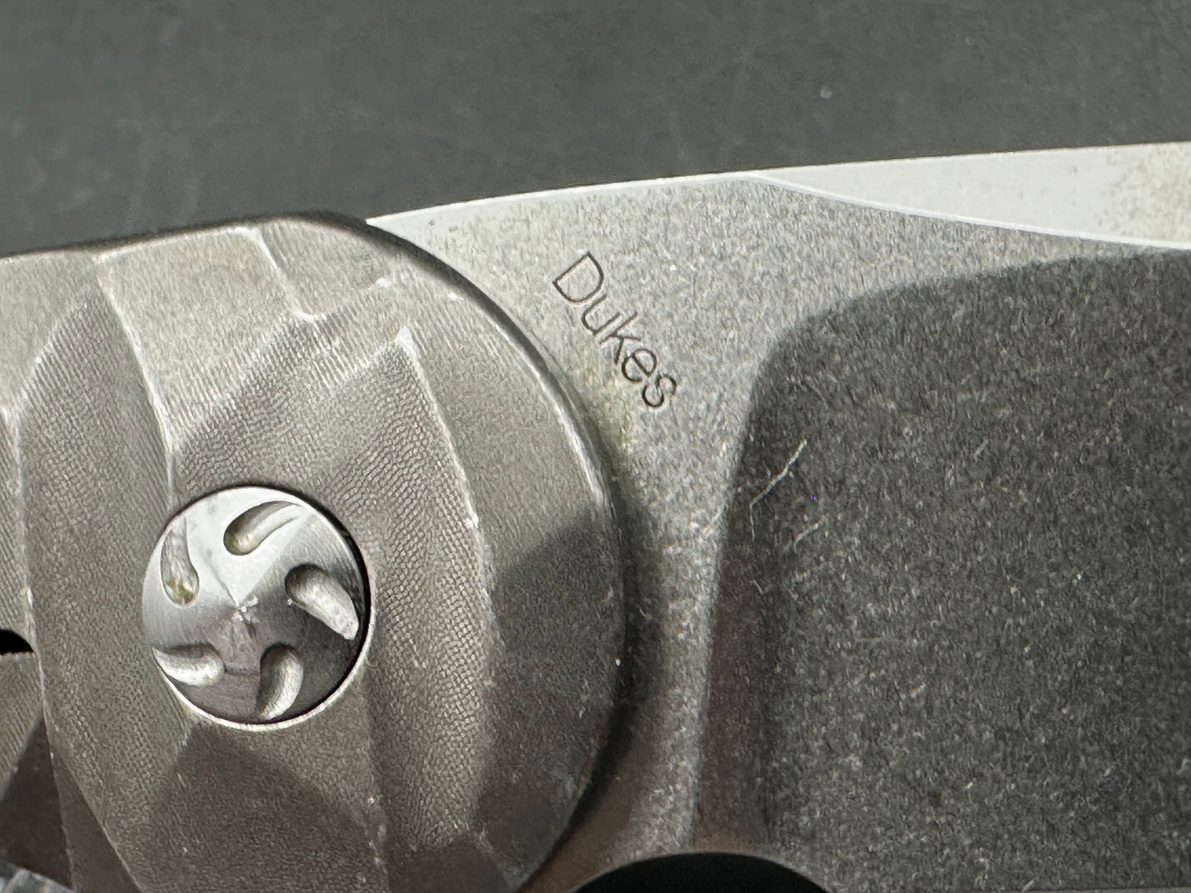 Kizer Dukes Large Matt Cuchiara design. 3.5 inch satin finish CPM-S35VN blade. Milled titanium frame