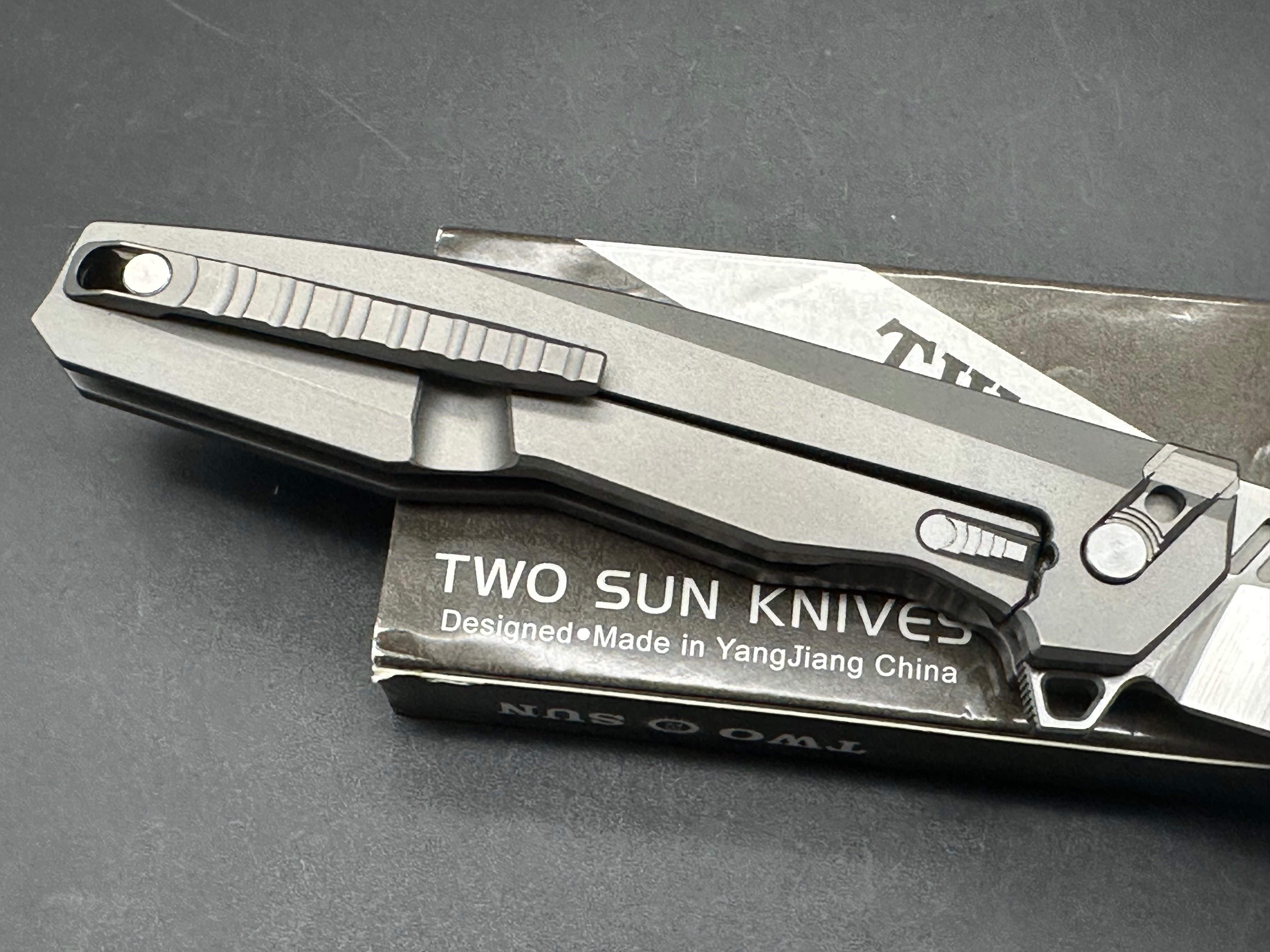 TwoSun TS88 titanium handles w/M390 blade
