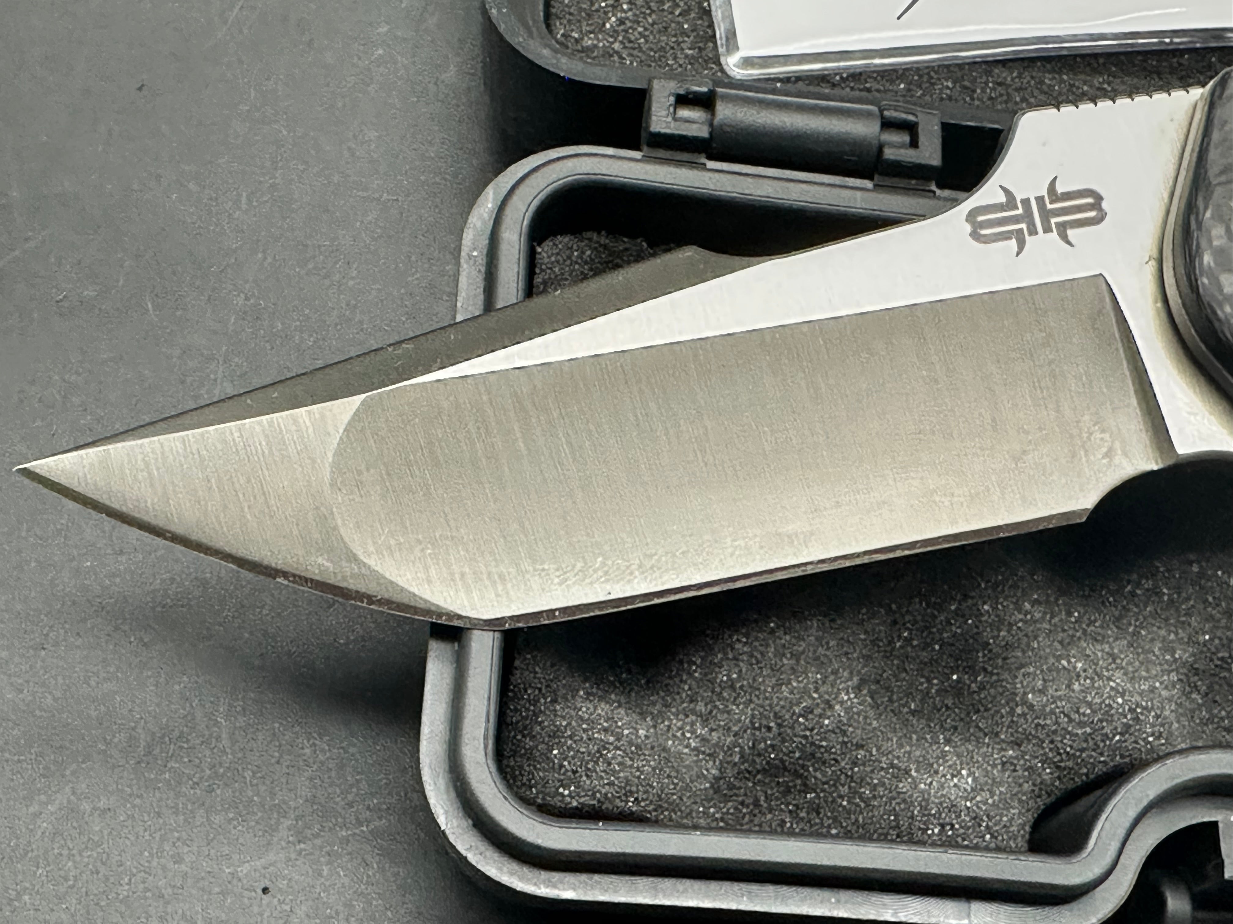 Brous Blades Strife CF scales w/D2 blade