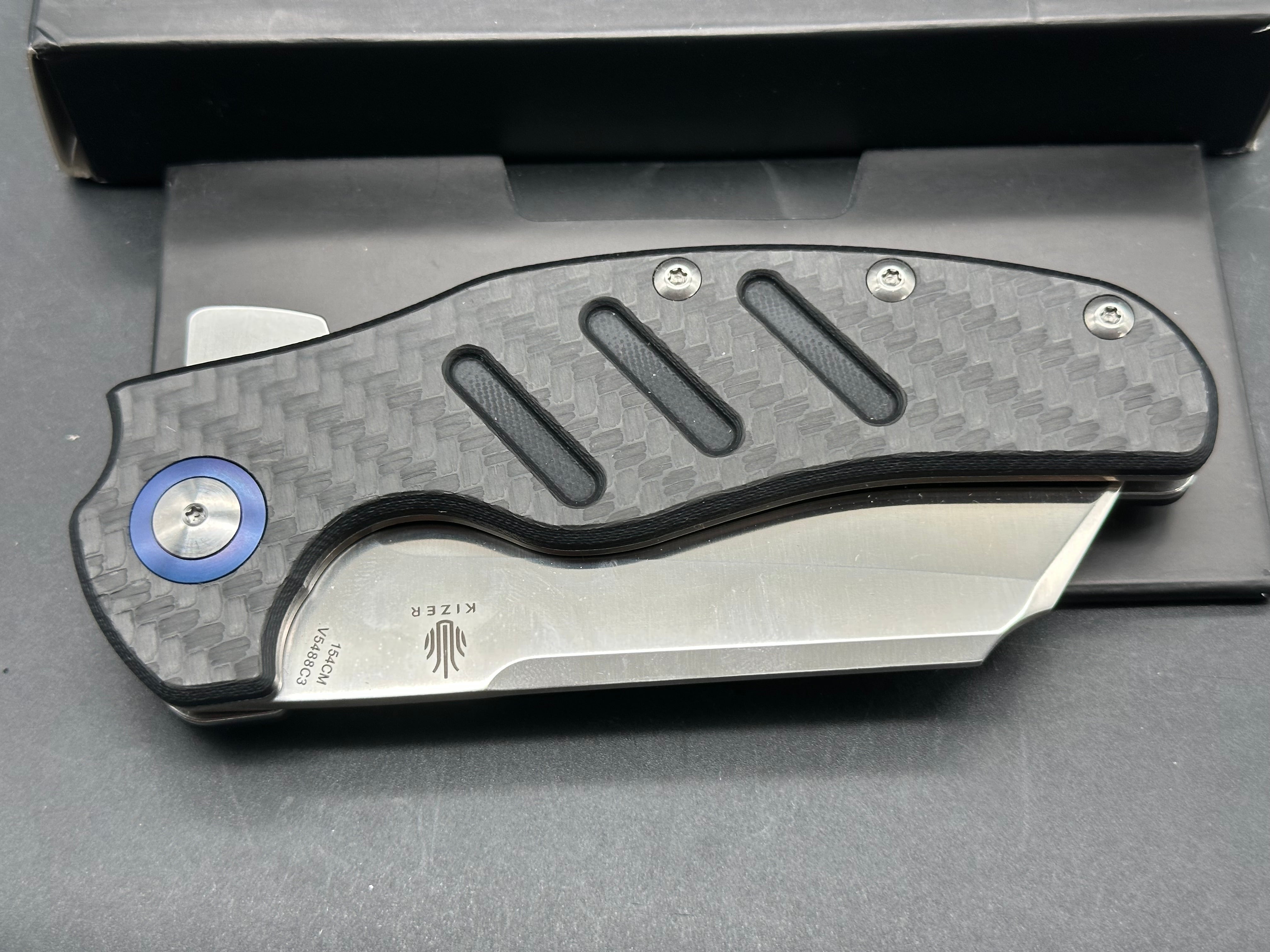 Kizer Sheepdog XL 4 inch satin sheepsfoot 154CM blade. Titanium and carbon fiber handle
