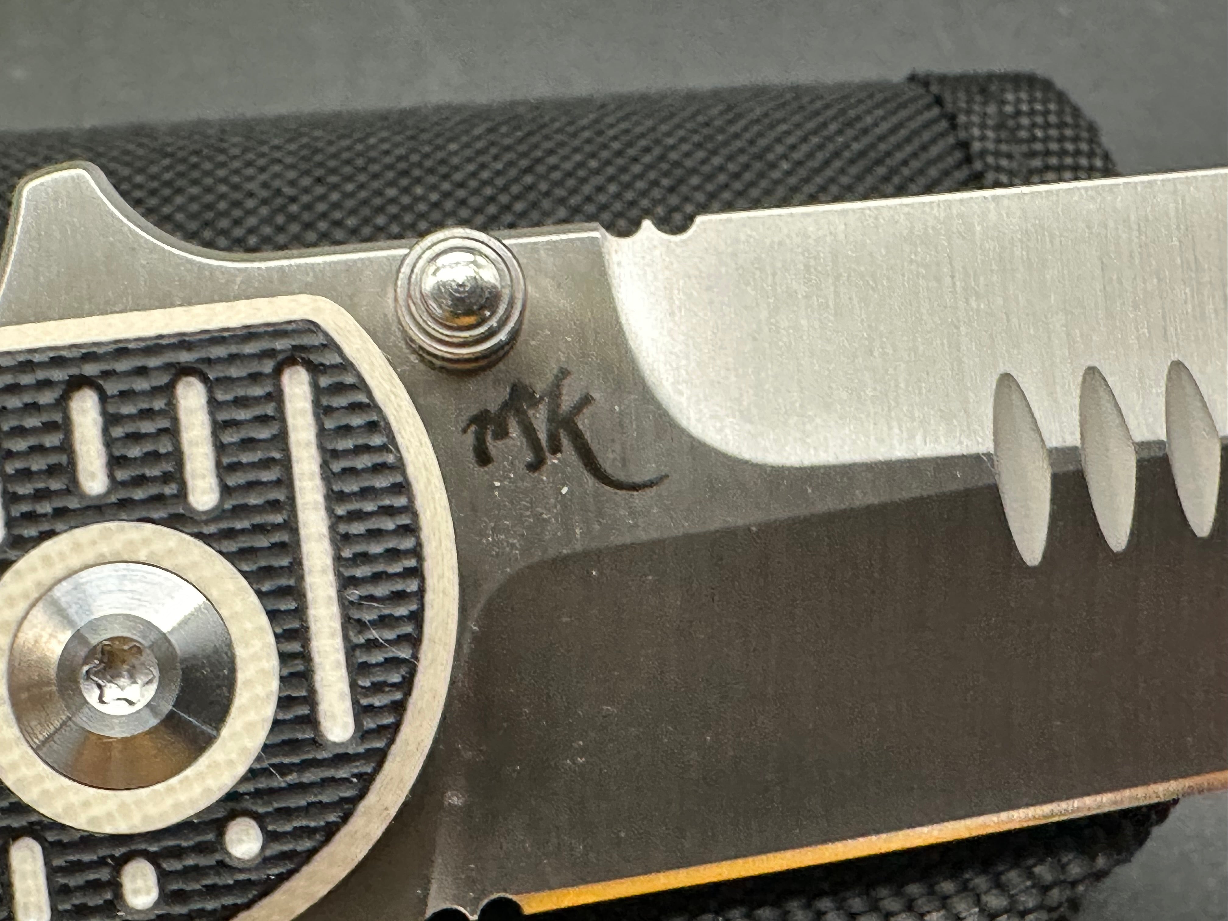 CIVIVI RS71 FOLDING KNIFE OFF WHITE/BLACK G10 HANDLE NITRO-V PLAIN EDGE SATIN FINISH
