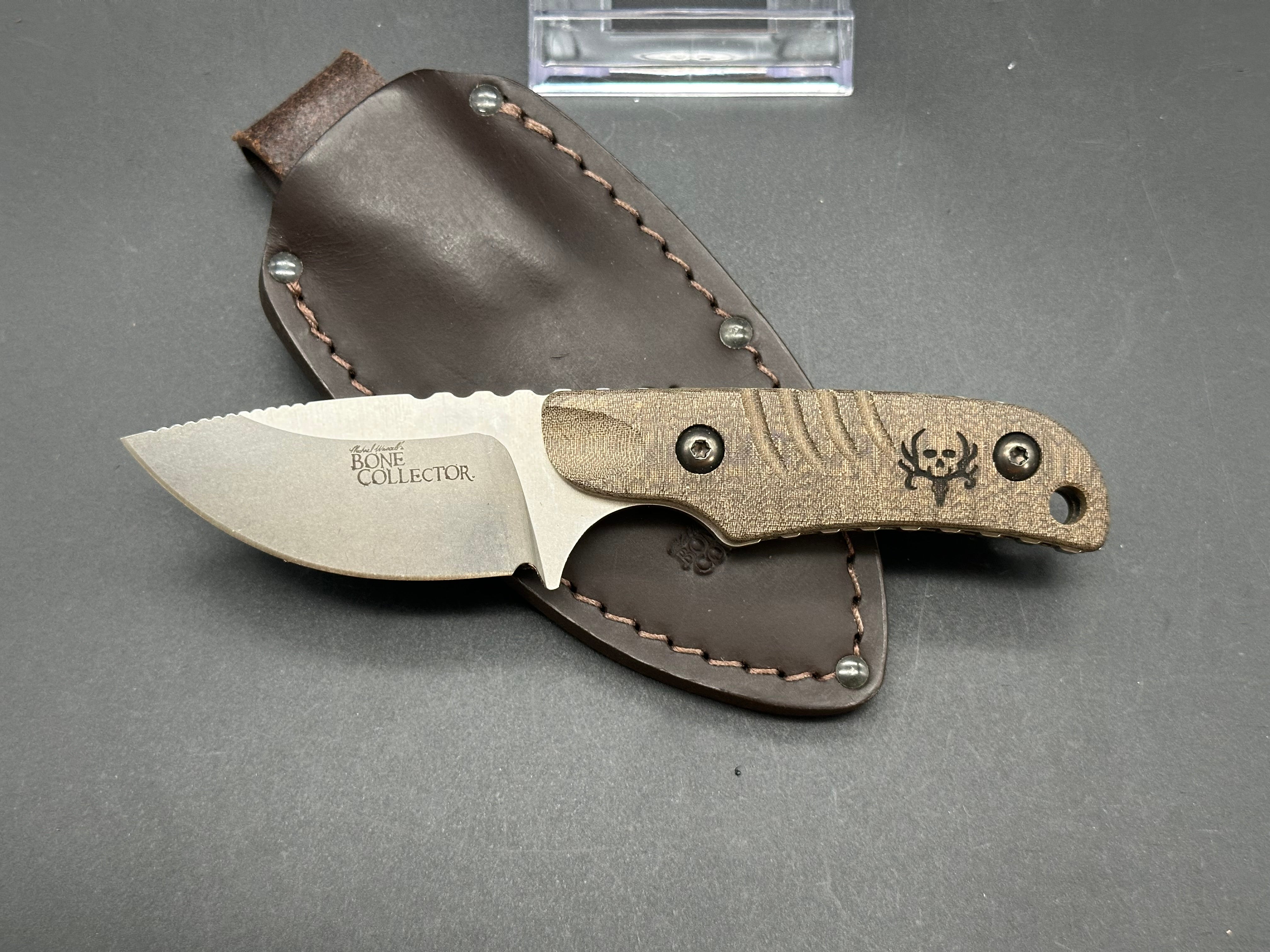 BENCHMADE BONE COLLECTOR SKINNER KNIFE, MICARTA HANDLE ONLAYS