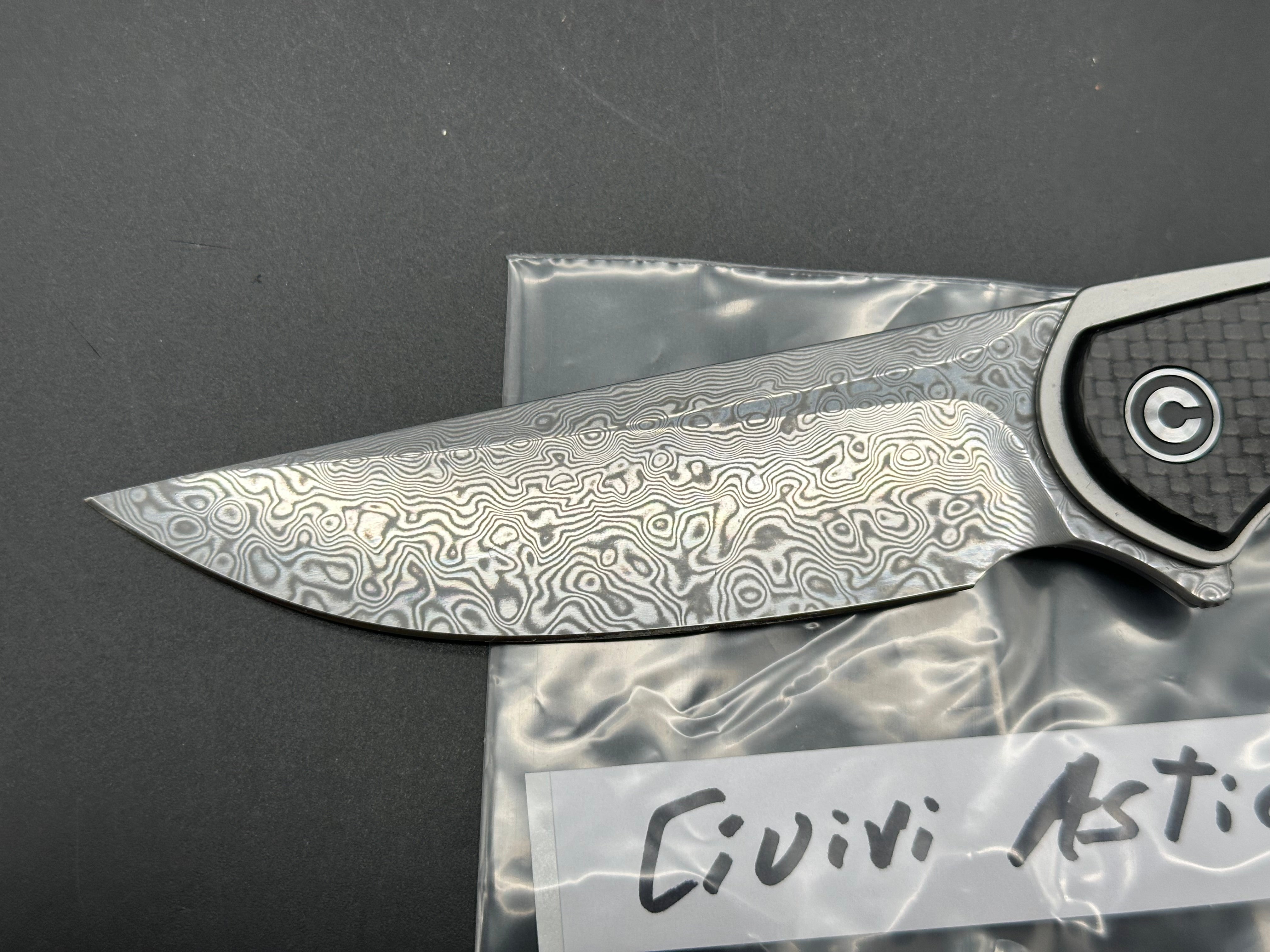 Civivi Asticus CF/G10 scales w/Damascus blade