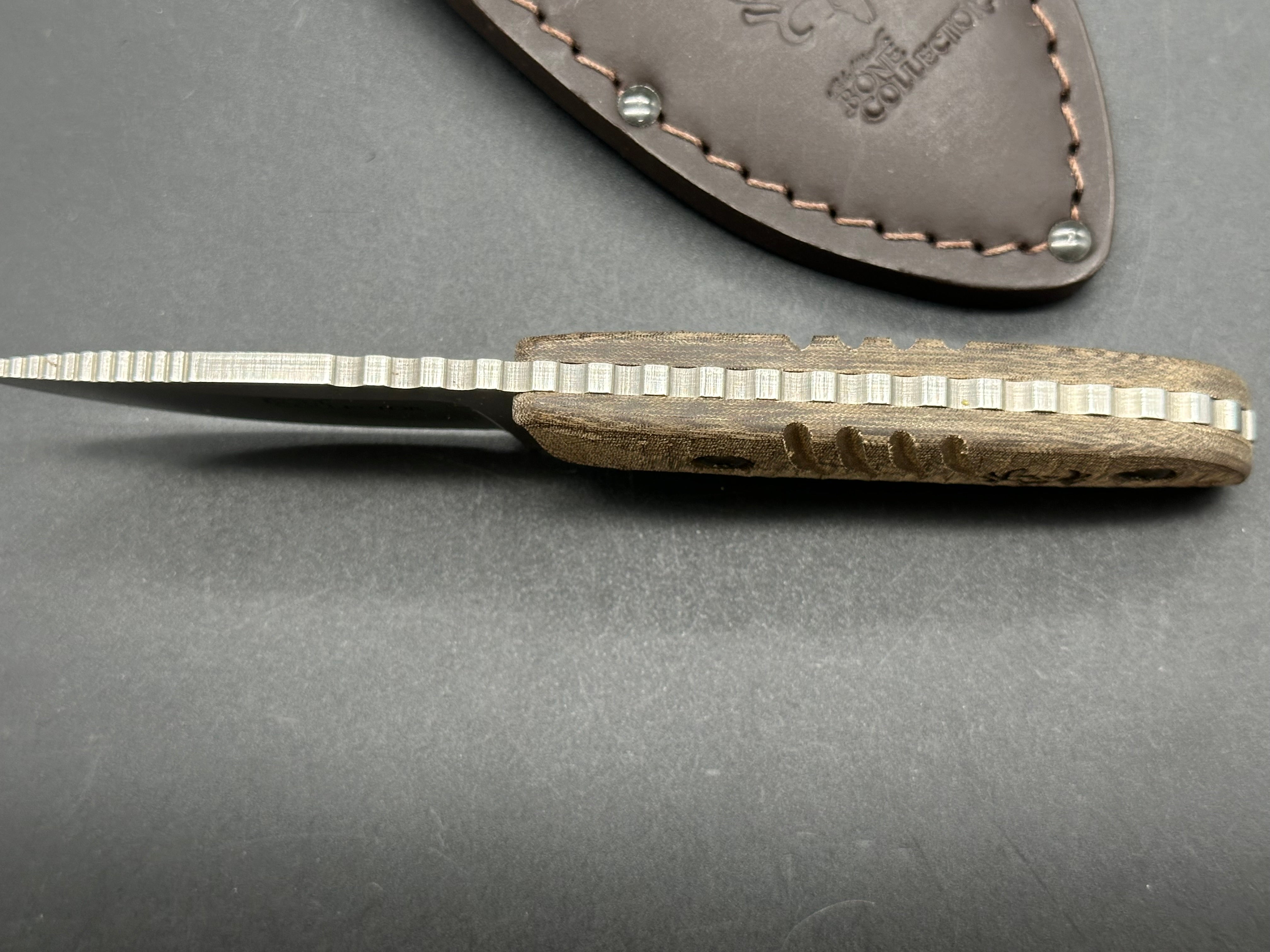 BENCHMADE BONE COLLECTOR SKINNER KNIFE, MICARTA HANDLE ONLAYS