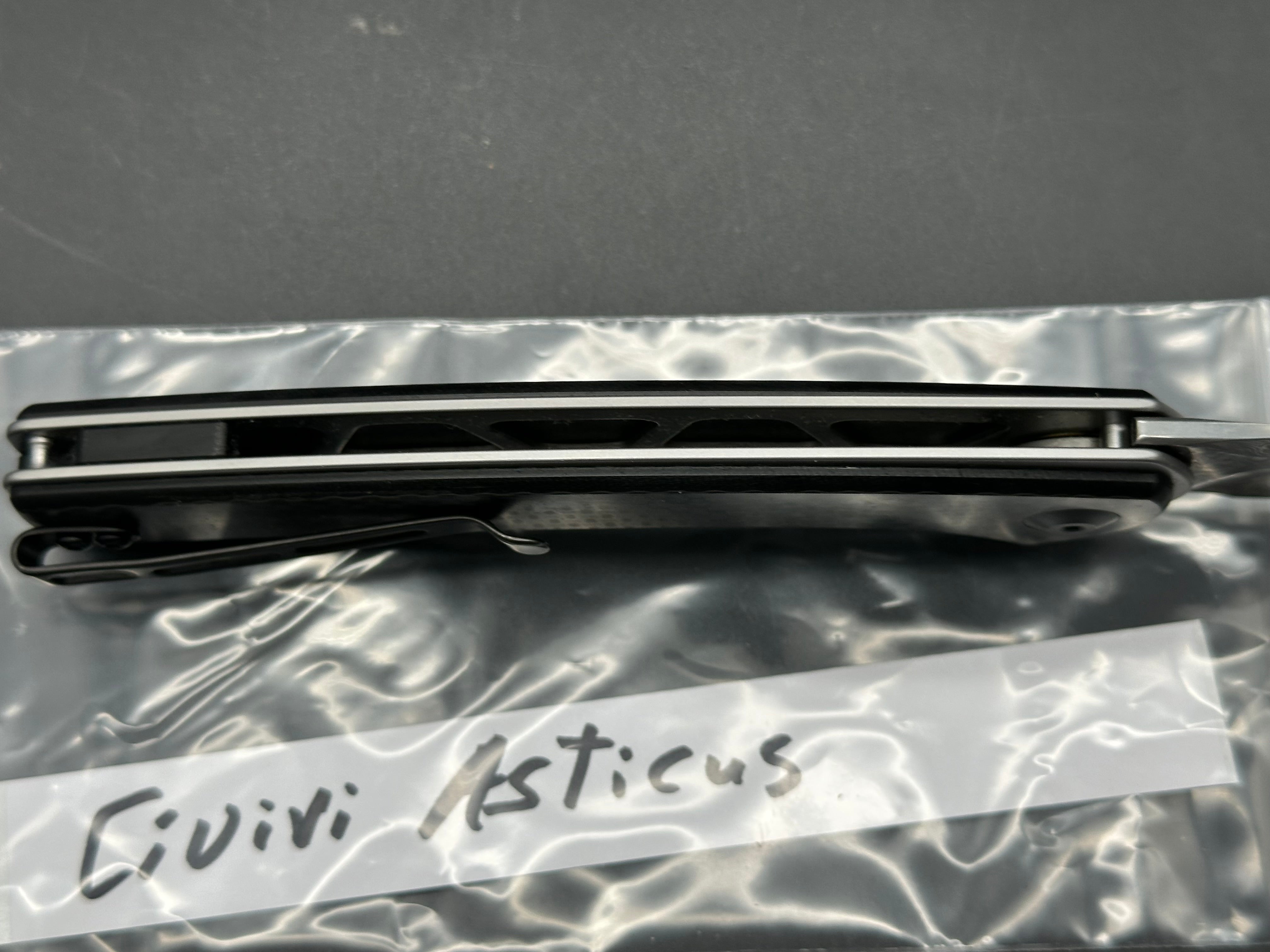 Civivi Asticus CF/G10 scales w/Damascus blade