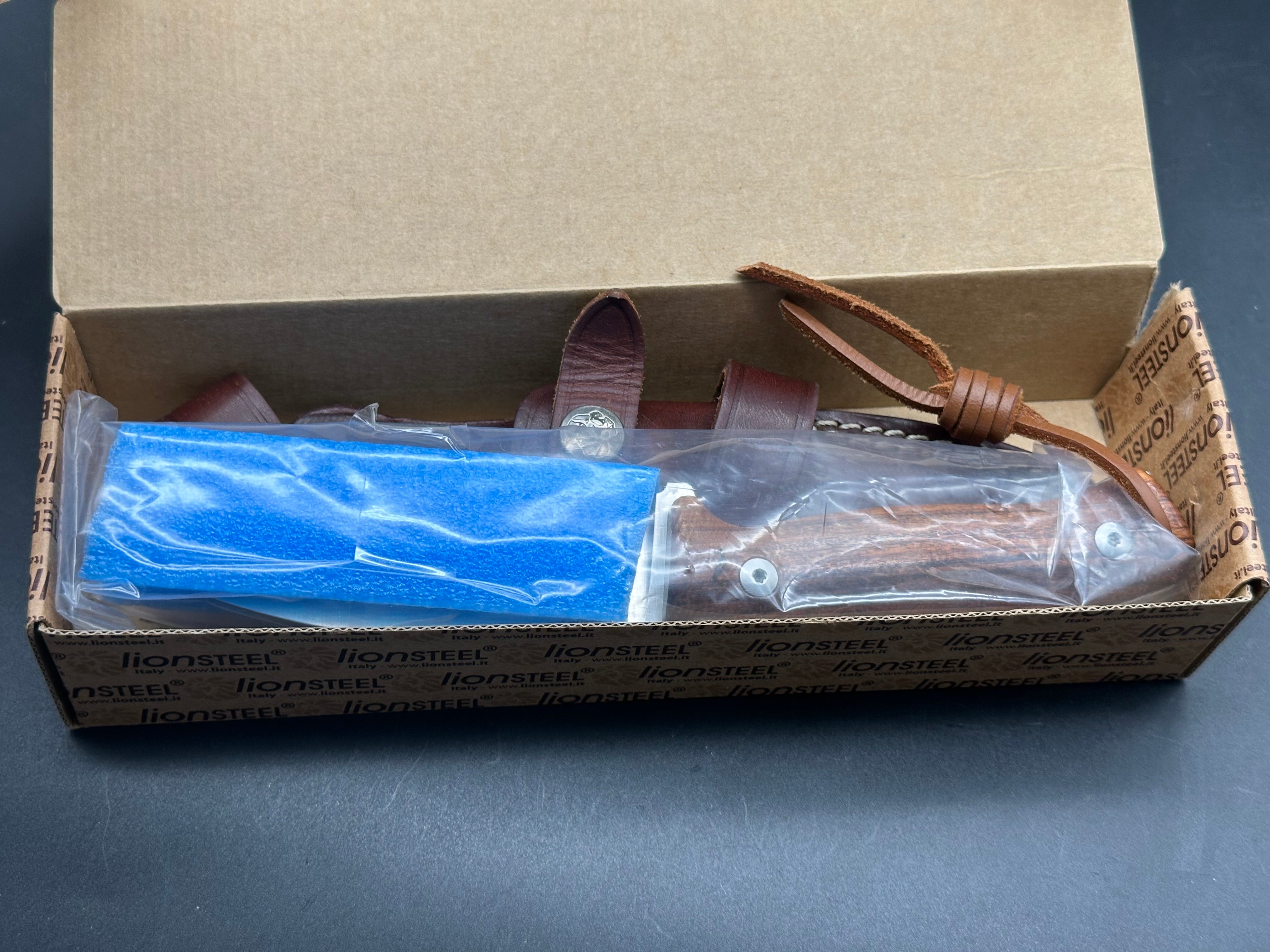 LionSteel M2M Fixed Blade Knife Santos Wood (3.5" Satin M390)