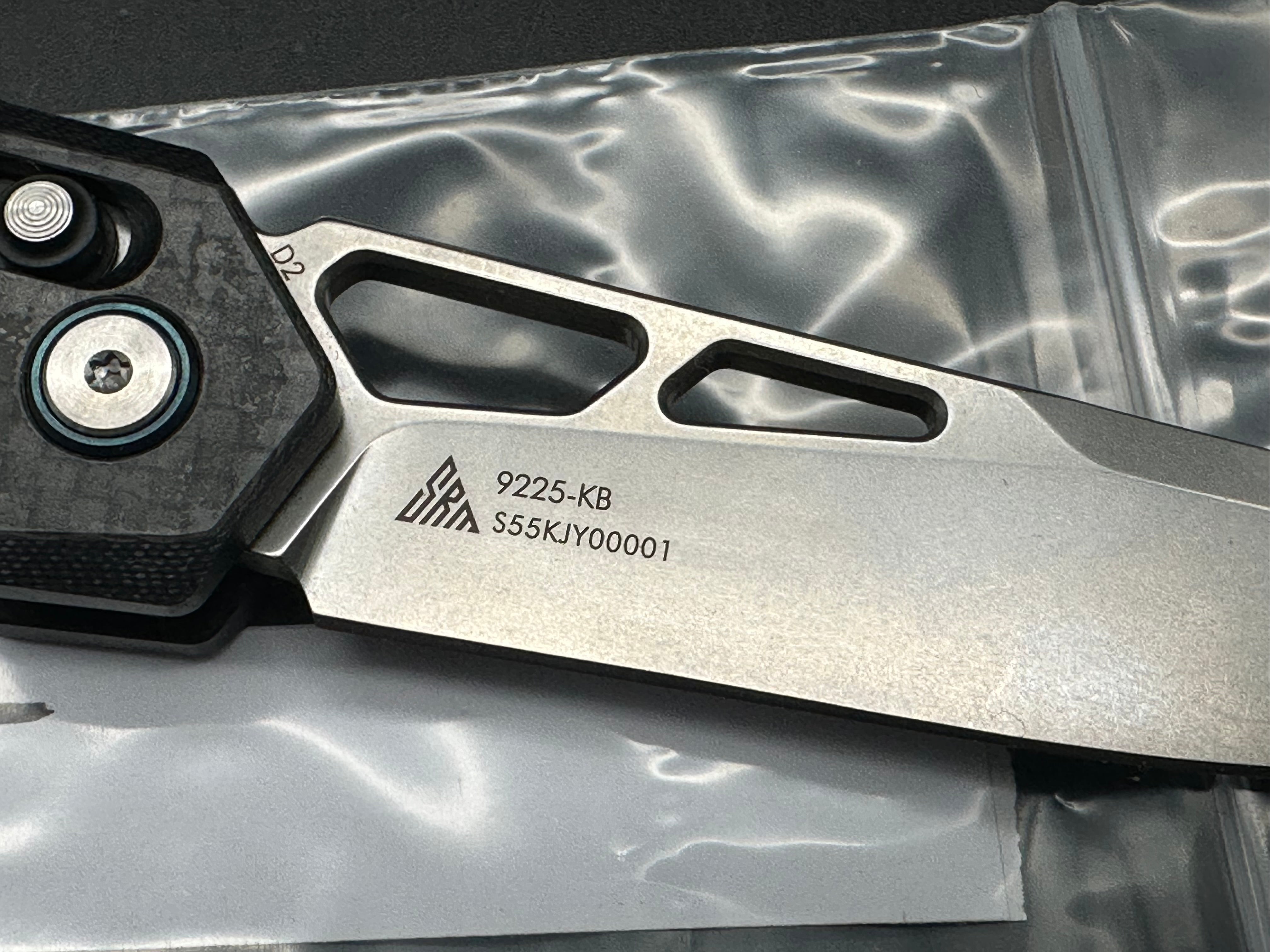 SRM Knives Mecha model 9225 CF/G10 scales w/D2 blade