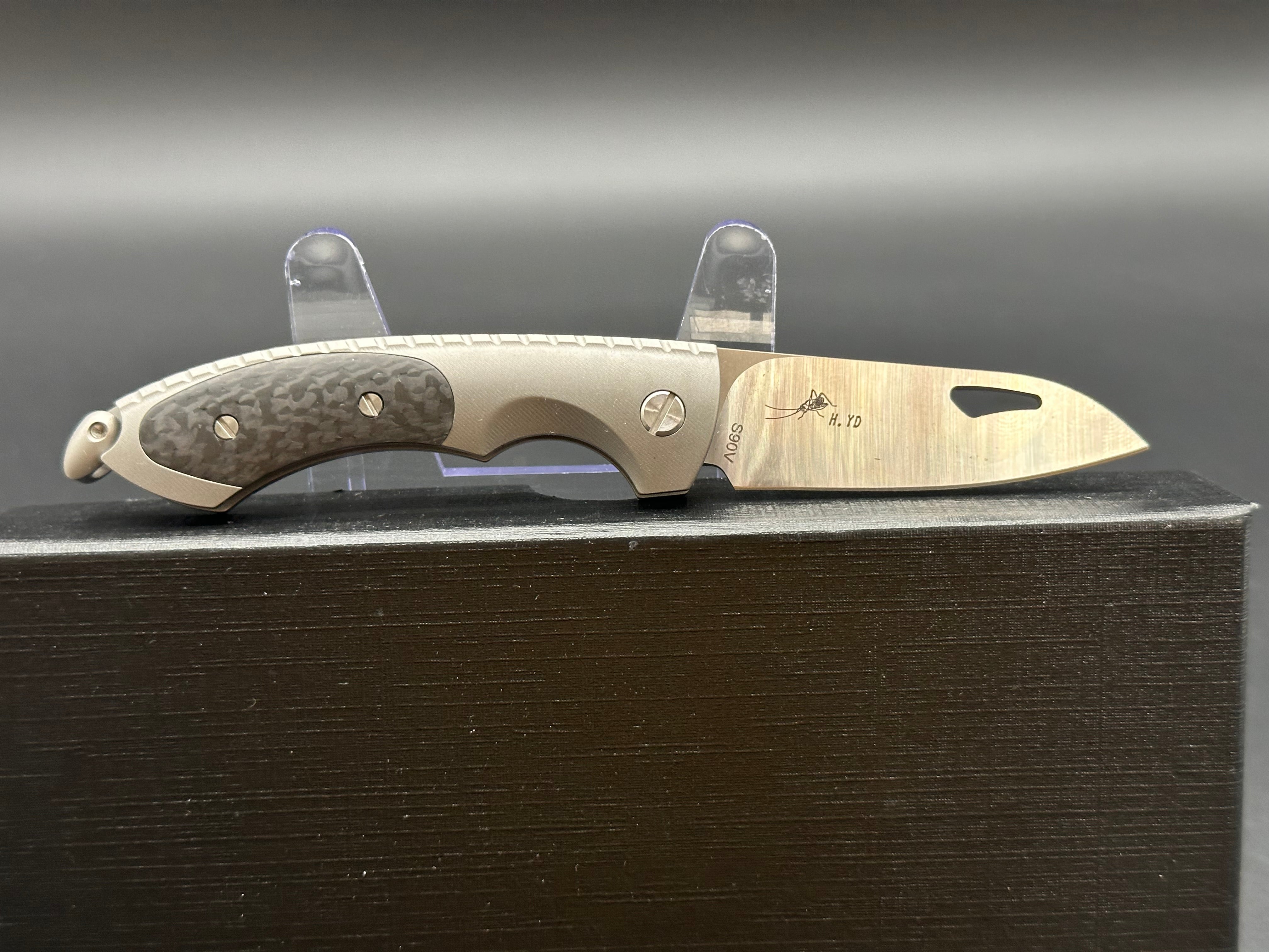 Twosun TS188 slip joint titanium/CF handle w/S90V blade