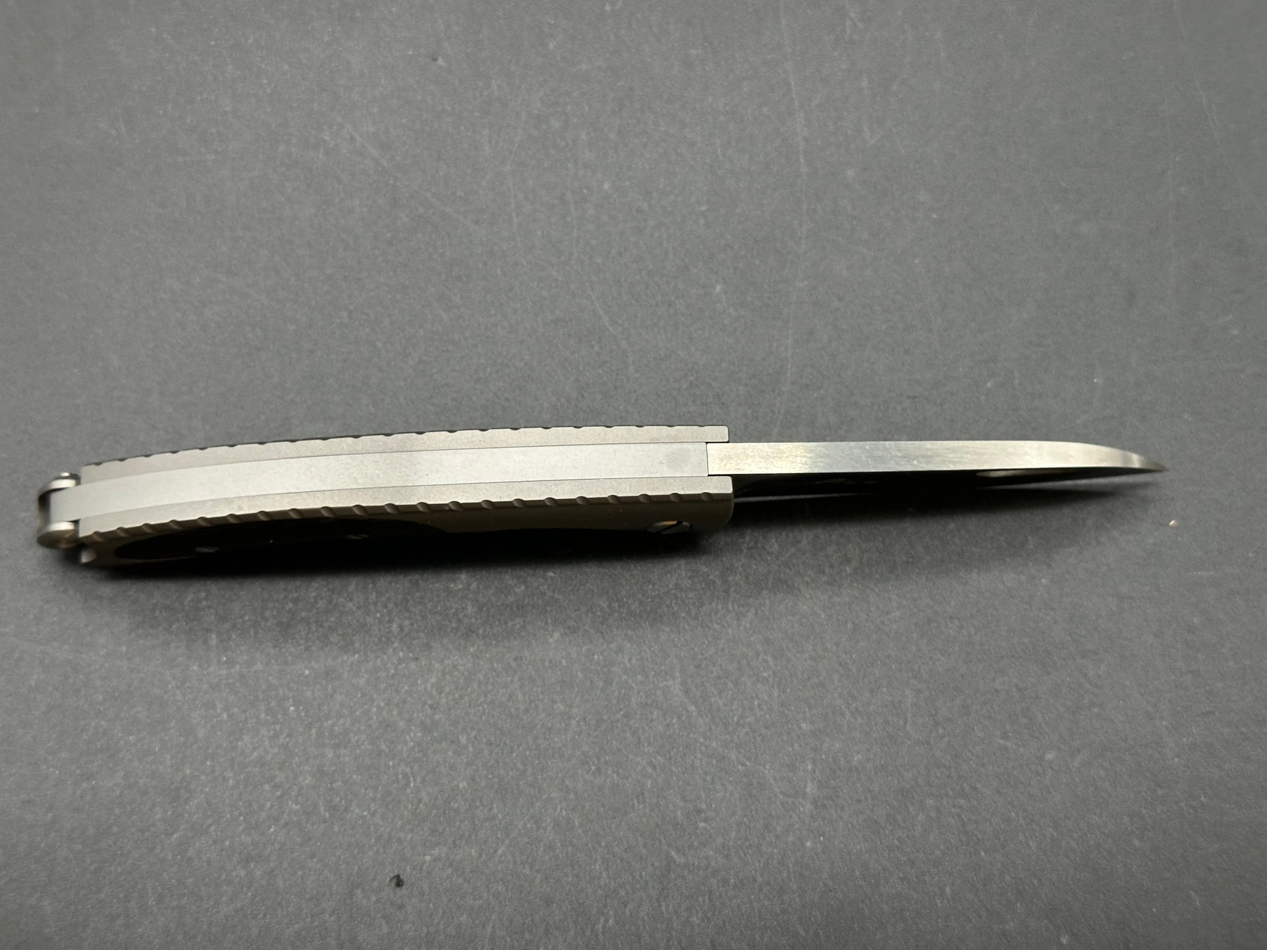 Twosun TS188 slip joint titanium/CF handle w/S90V blade