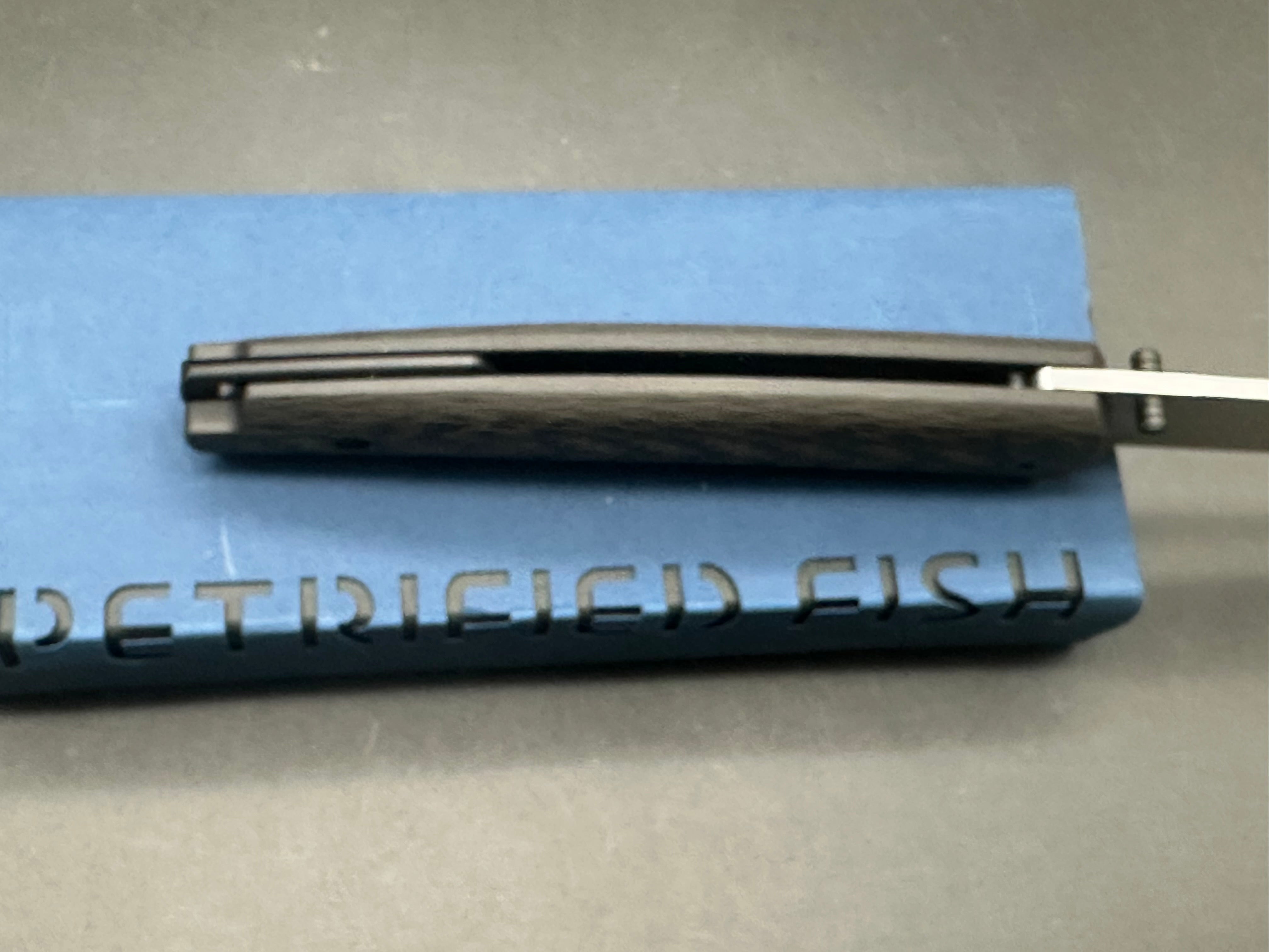 Petrified Fish V2 Patte 14C28N Steel Blade,Carbon Fiber Handle