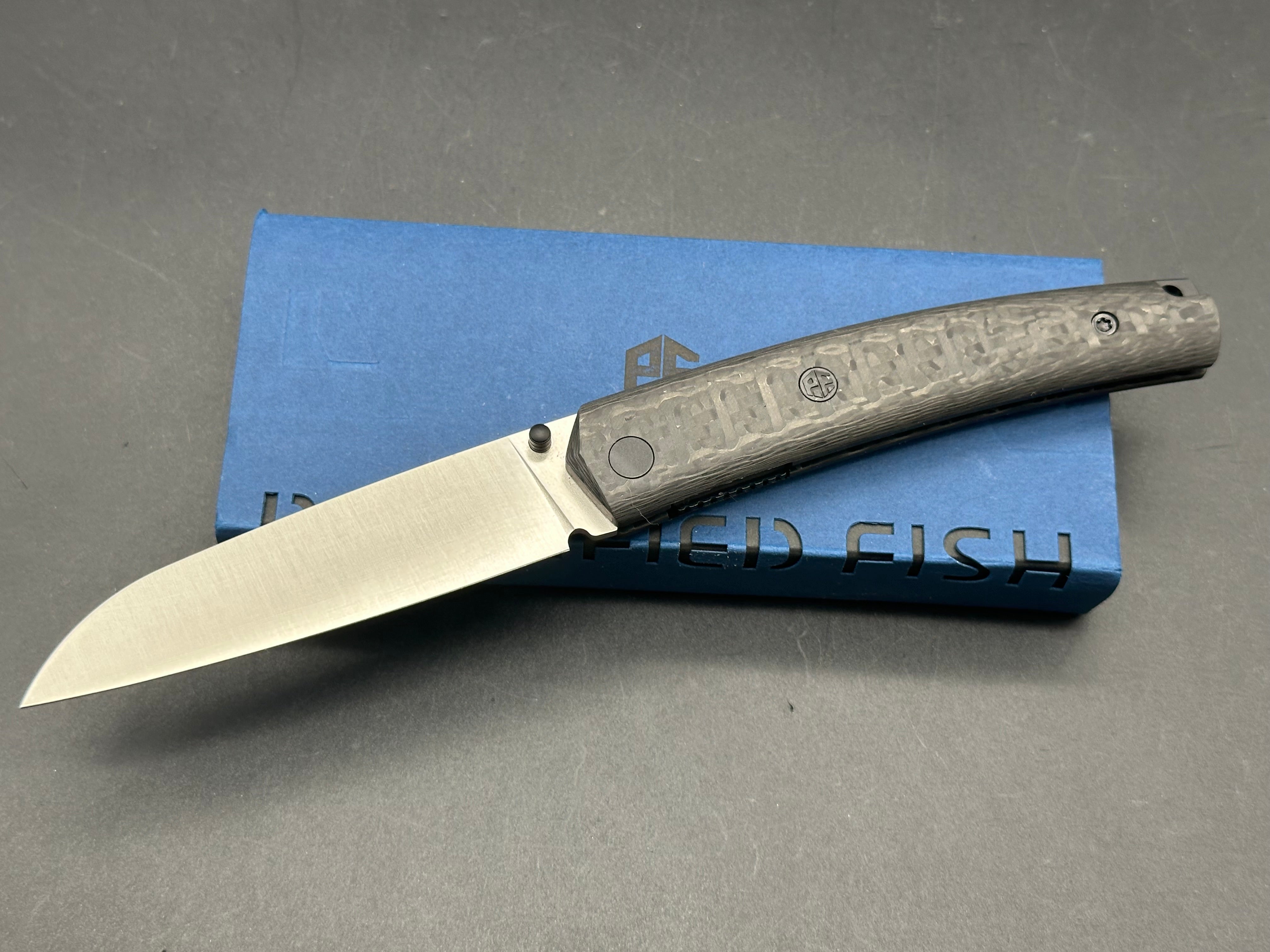 Petrified Fish V2 Patte 14C28N Steel Blade,Carbon Fiber Handle