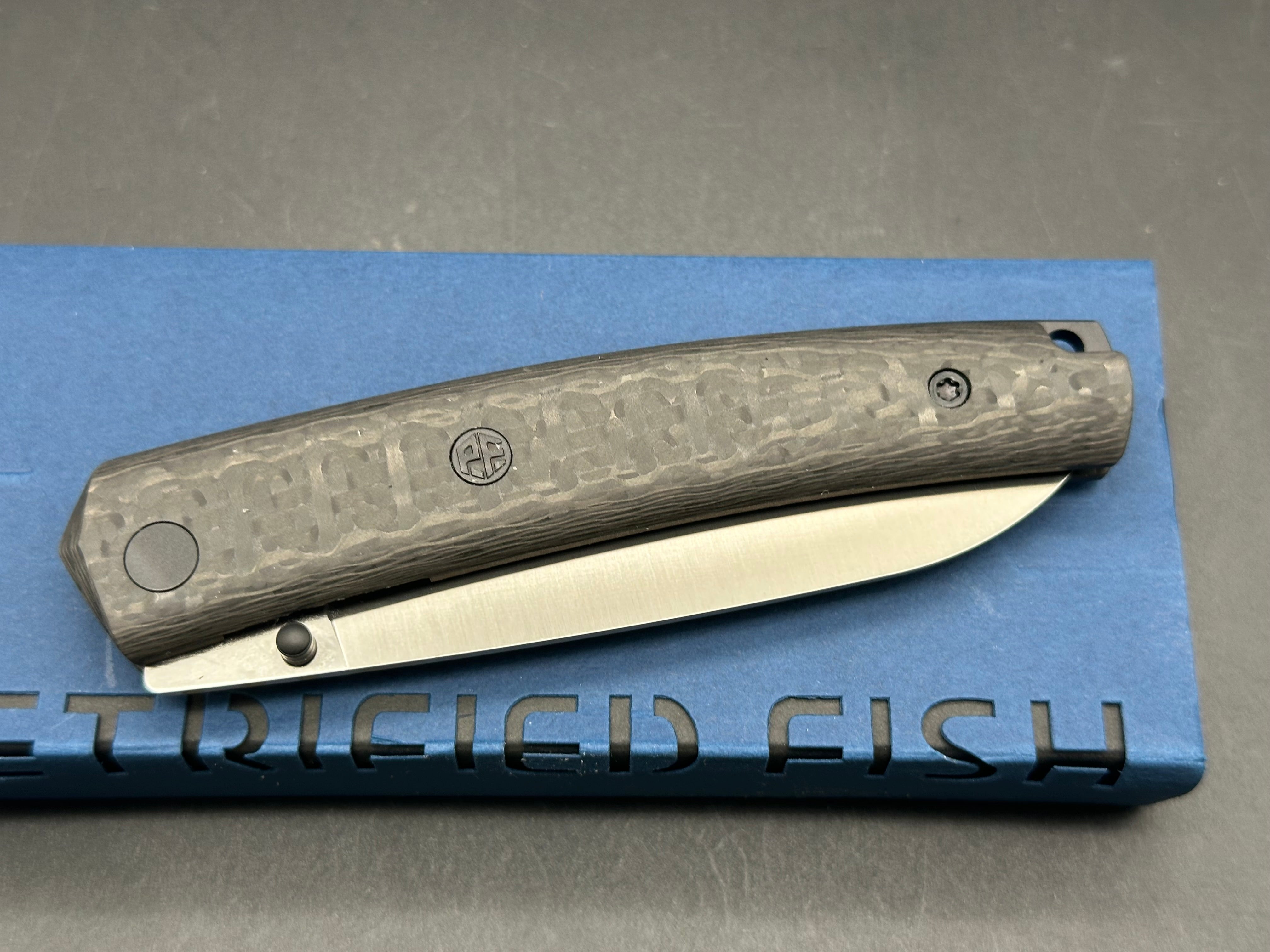 Petrified Fish V2 Patte 14C28N Steel Blade,Carbon Fiber Handle