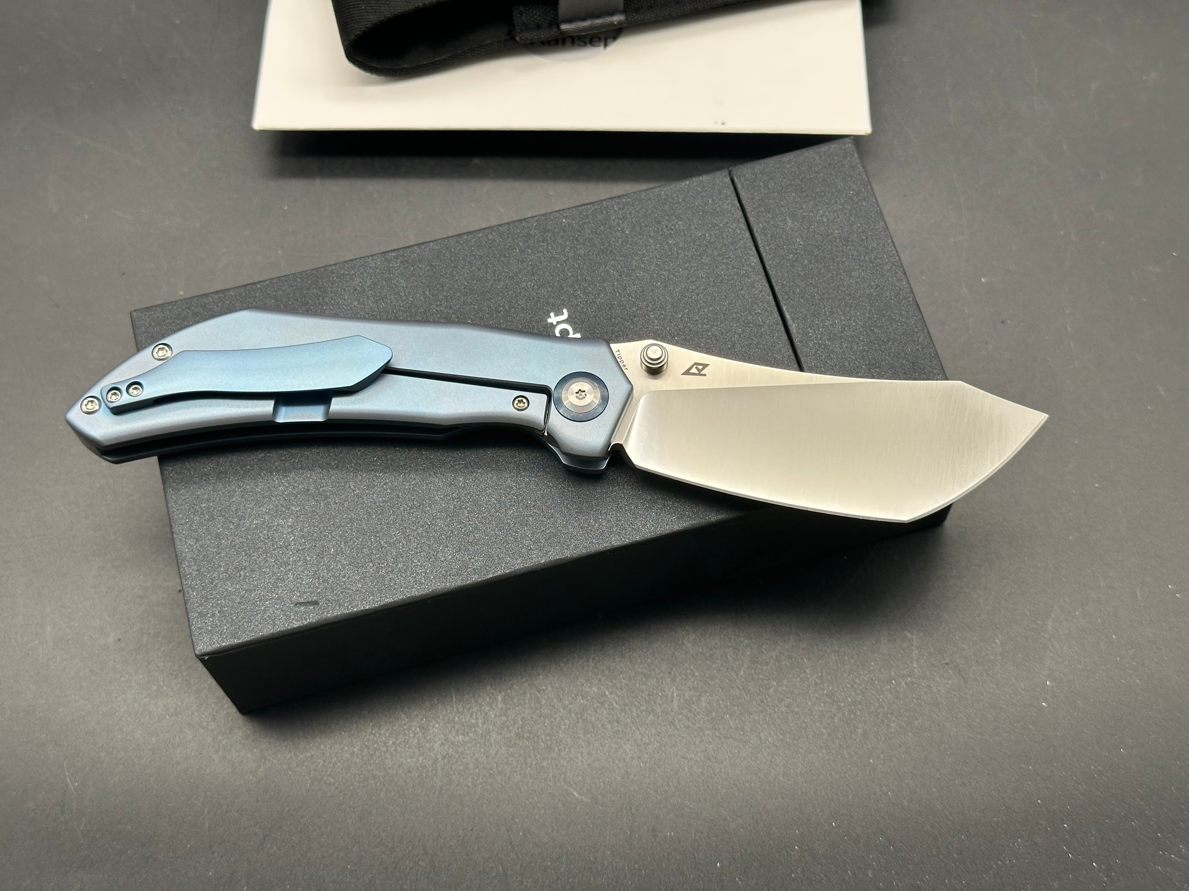 KANSEPT TIPPER FOLDING KNIFE BLUE TITANIUM HANDLE S35VN WHARNCLIFFE PLAIN EDGE