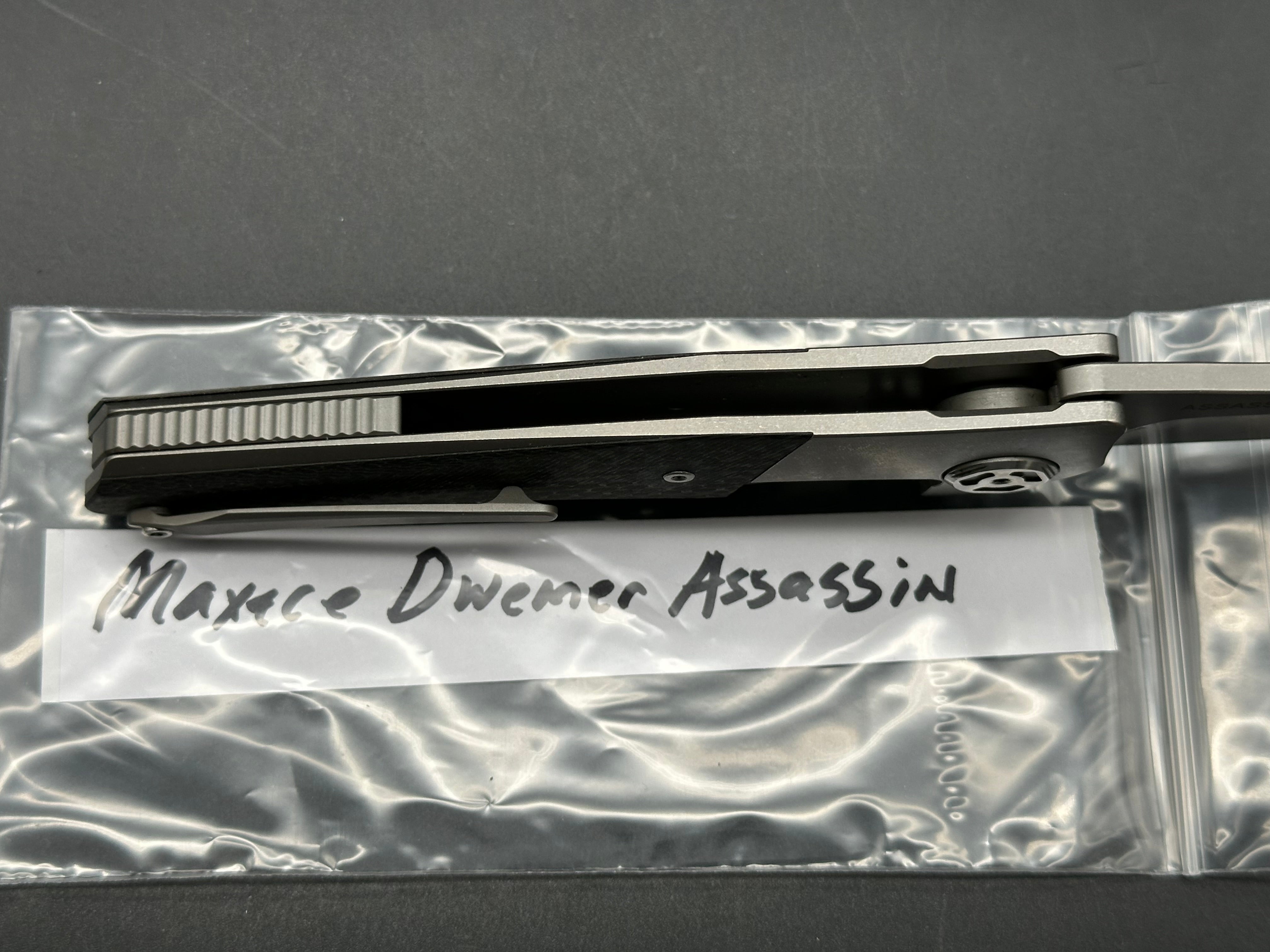 Maxace Dwemer Assassin titanium/CF handle w/M390 blade