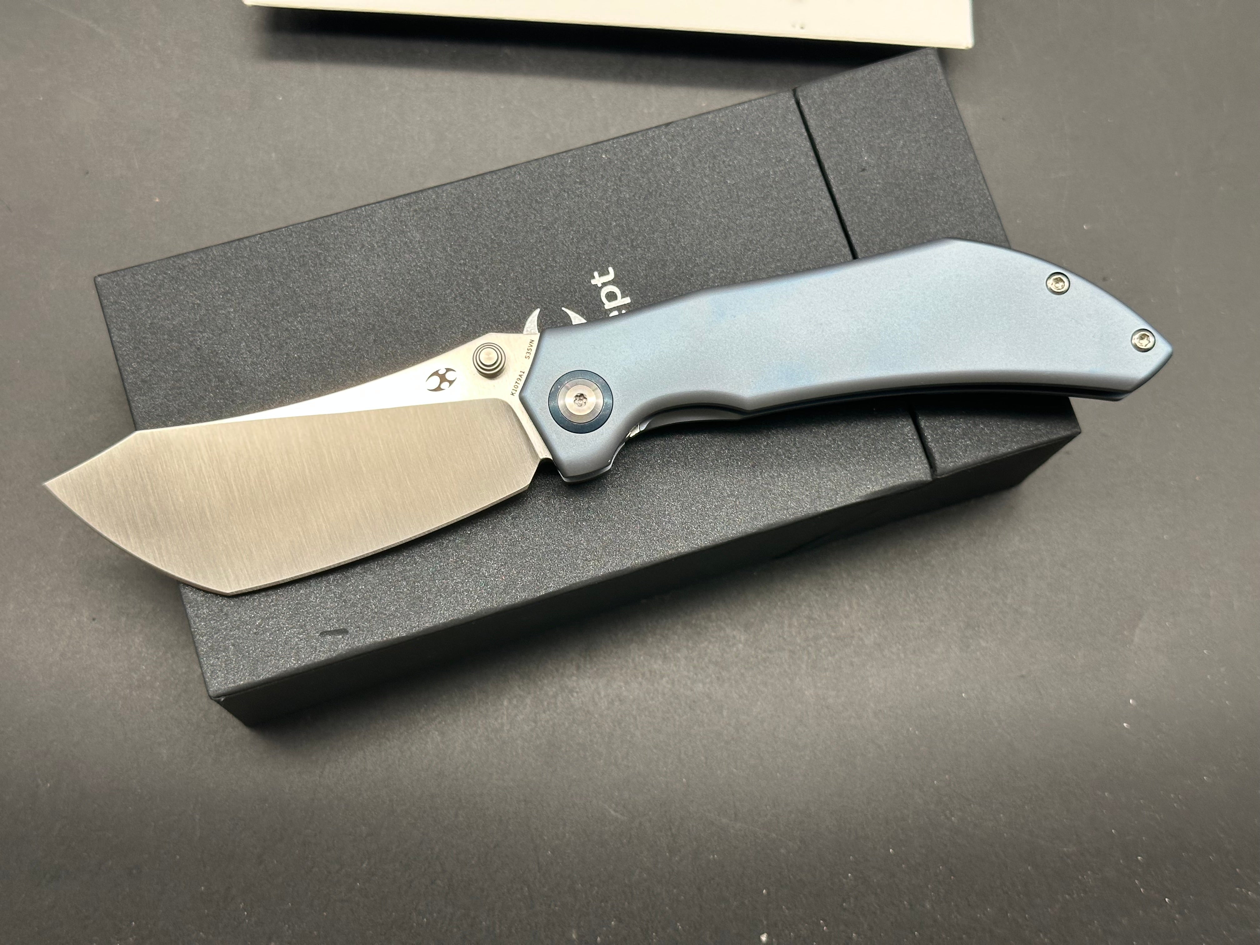 KANSEPT TIPPER FOLDING KNIFE BLUE TITANIUM HANDLE S35VN WHARNCLIFFE PLAIN EDGE