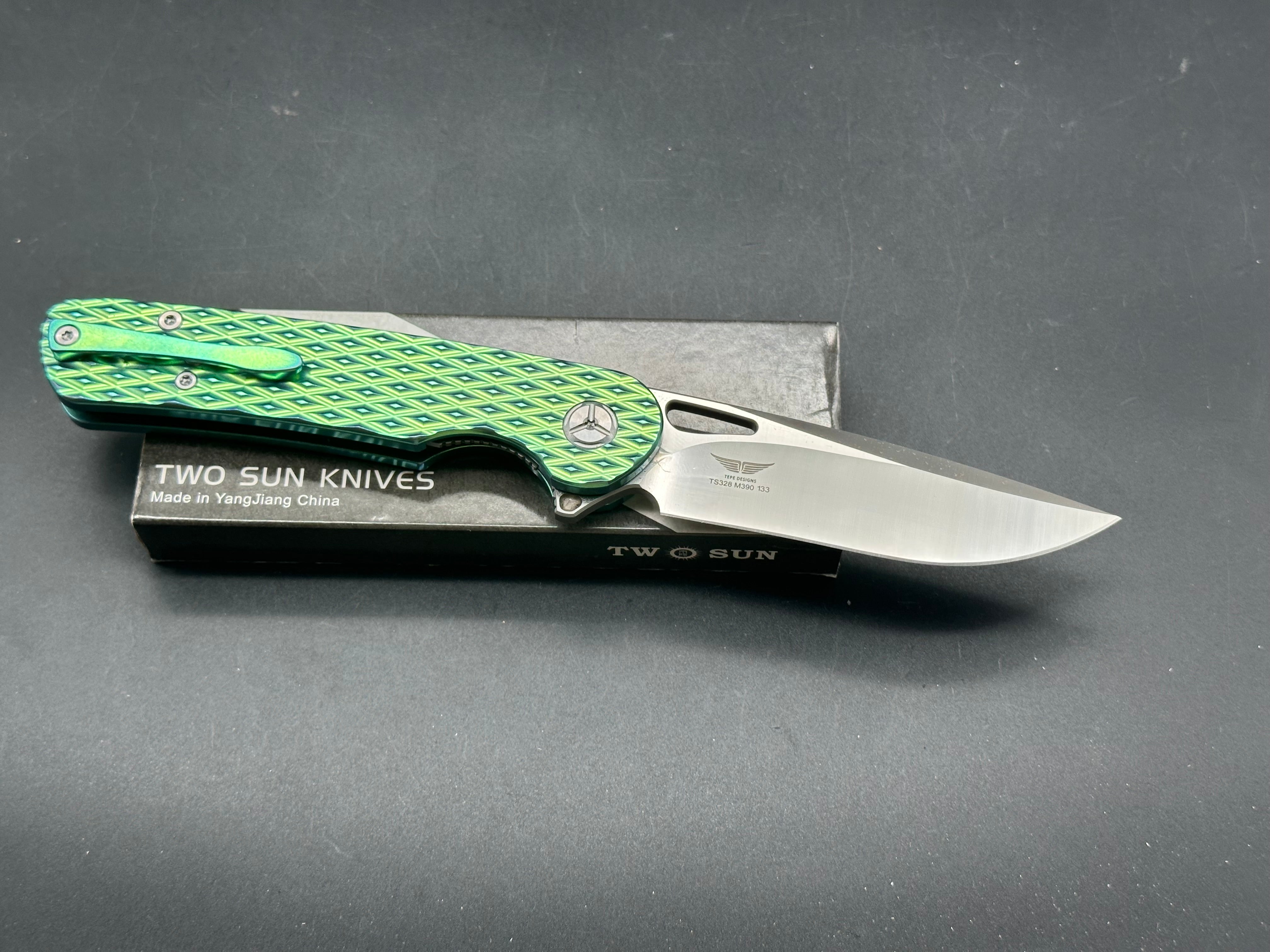 TWOSUN TEPE GREEN TITANIUM HANDLE M390 PLAIN EDGE TS328-GRN