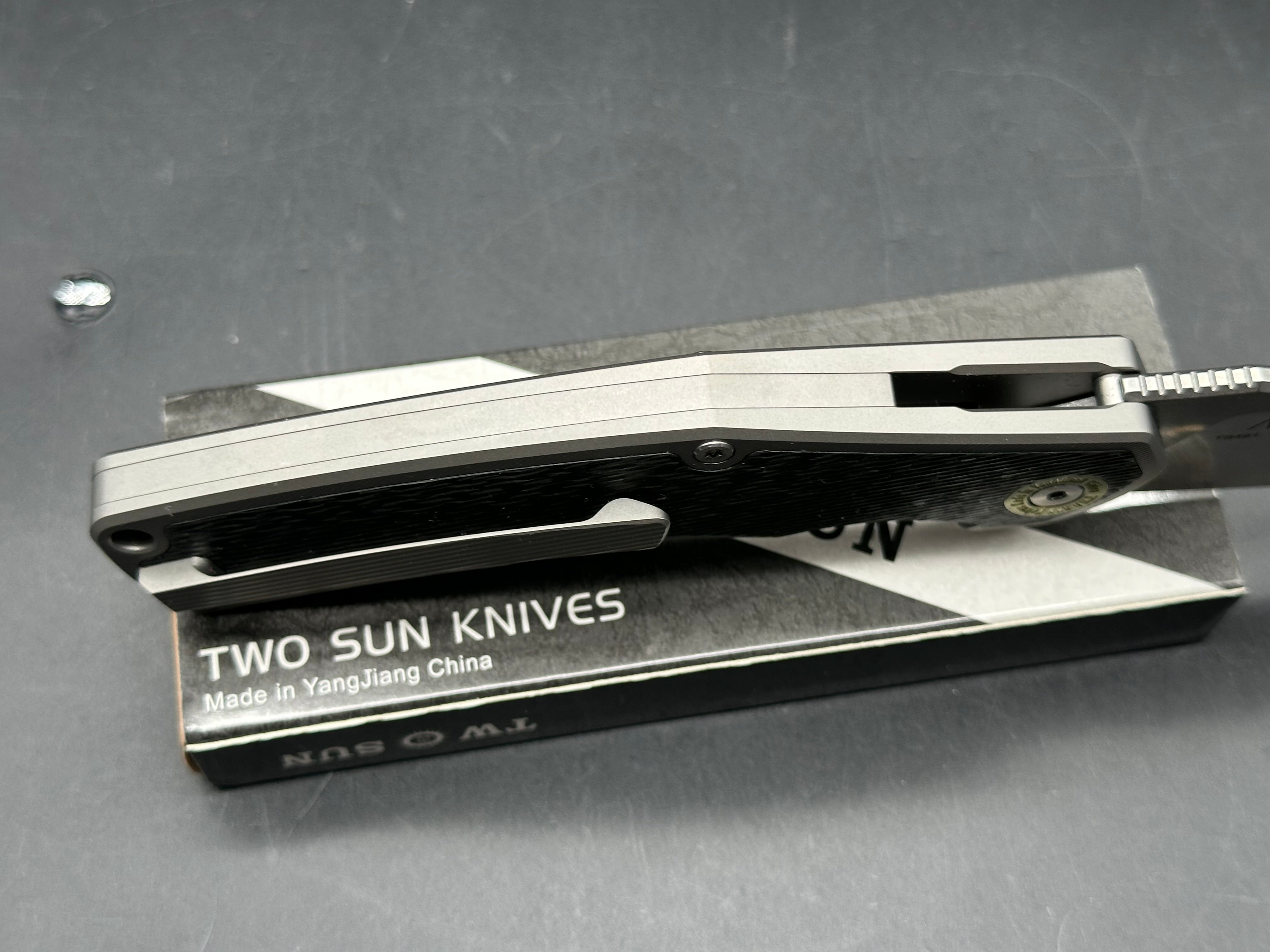 TWOSUN TS491 BLACK TITANIUM/CARBON FIBER HANDLE 14C28N PLAIN EDGE