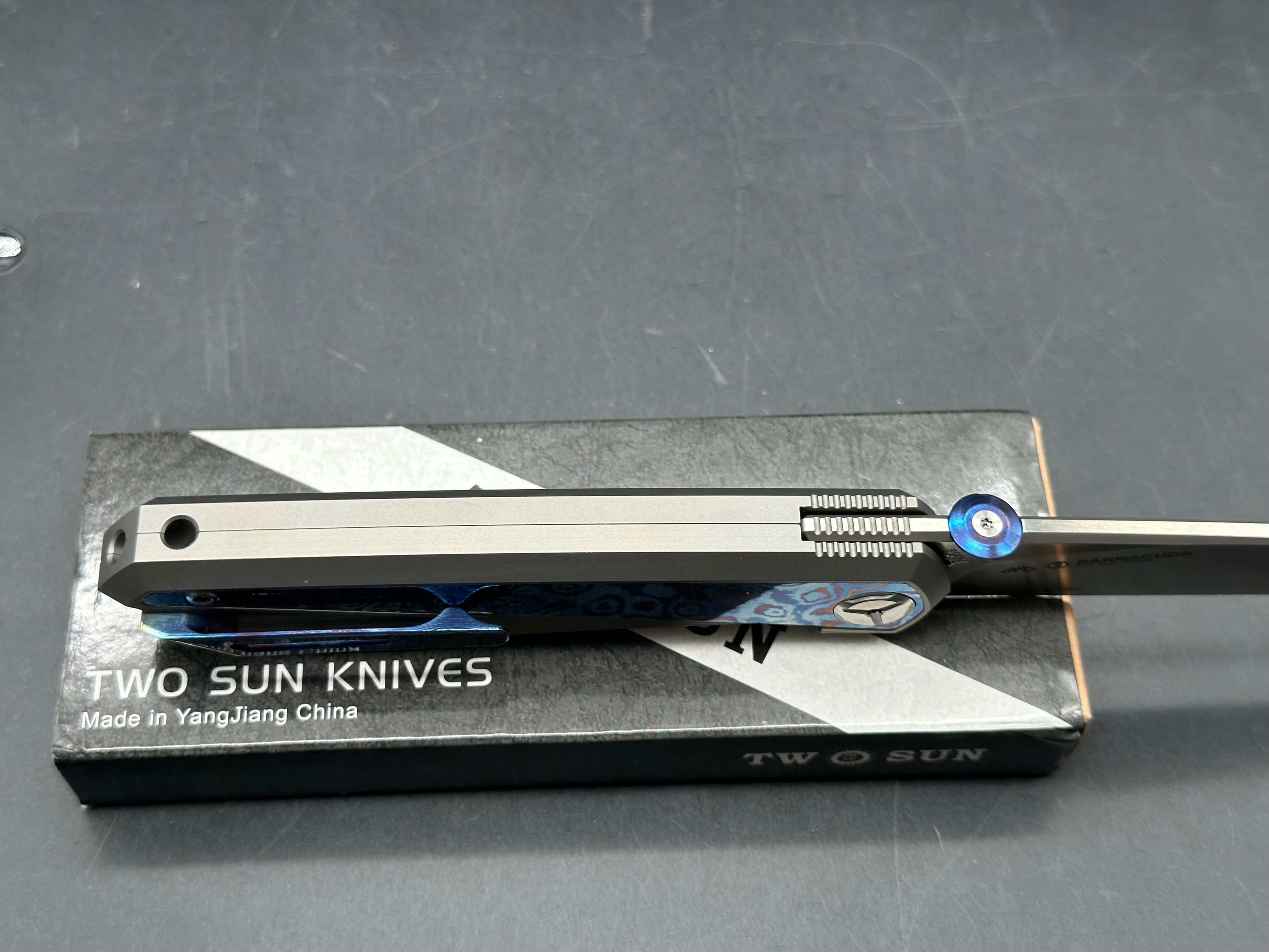 TWOSUN FOLDING KNIFE TITANIUM/TIMASCUS HANDLE S90V PLAIN EDGE SATIN FINISH TS139