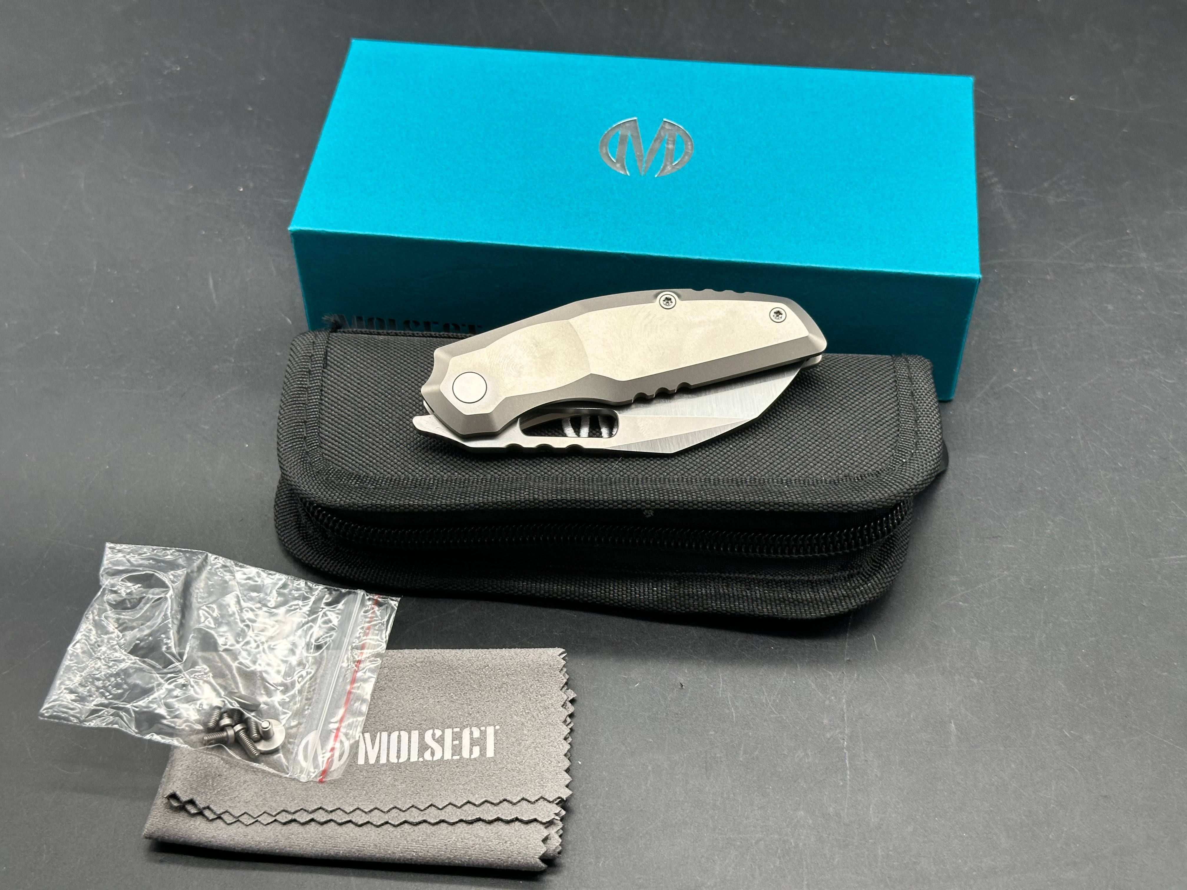 Molsect 808Decay - CPM-S90V Steel Frame Lock - Titanium