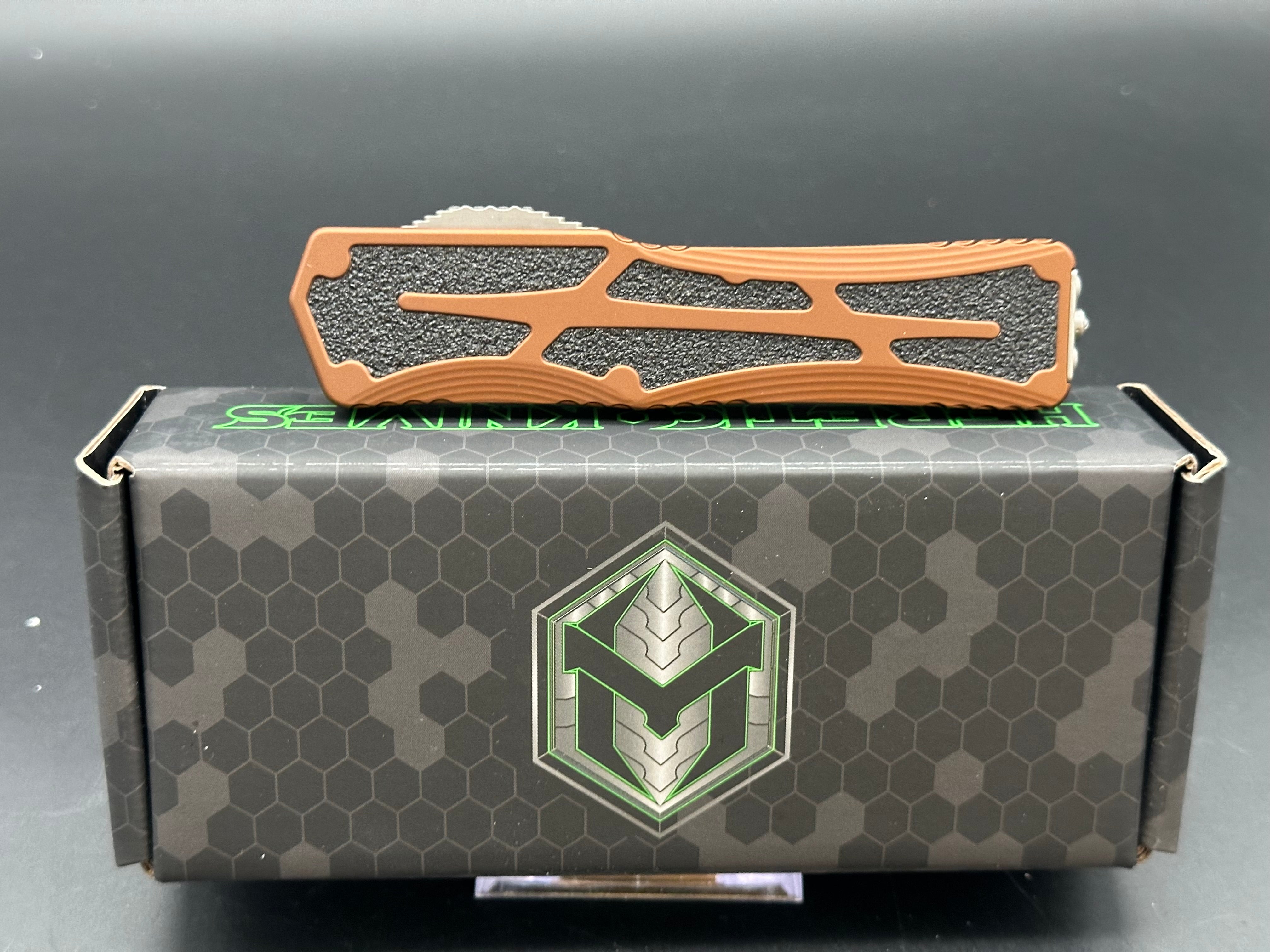 Heretic Colossus S/E Stonewash - Root Beer Handle - MagnaCut