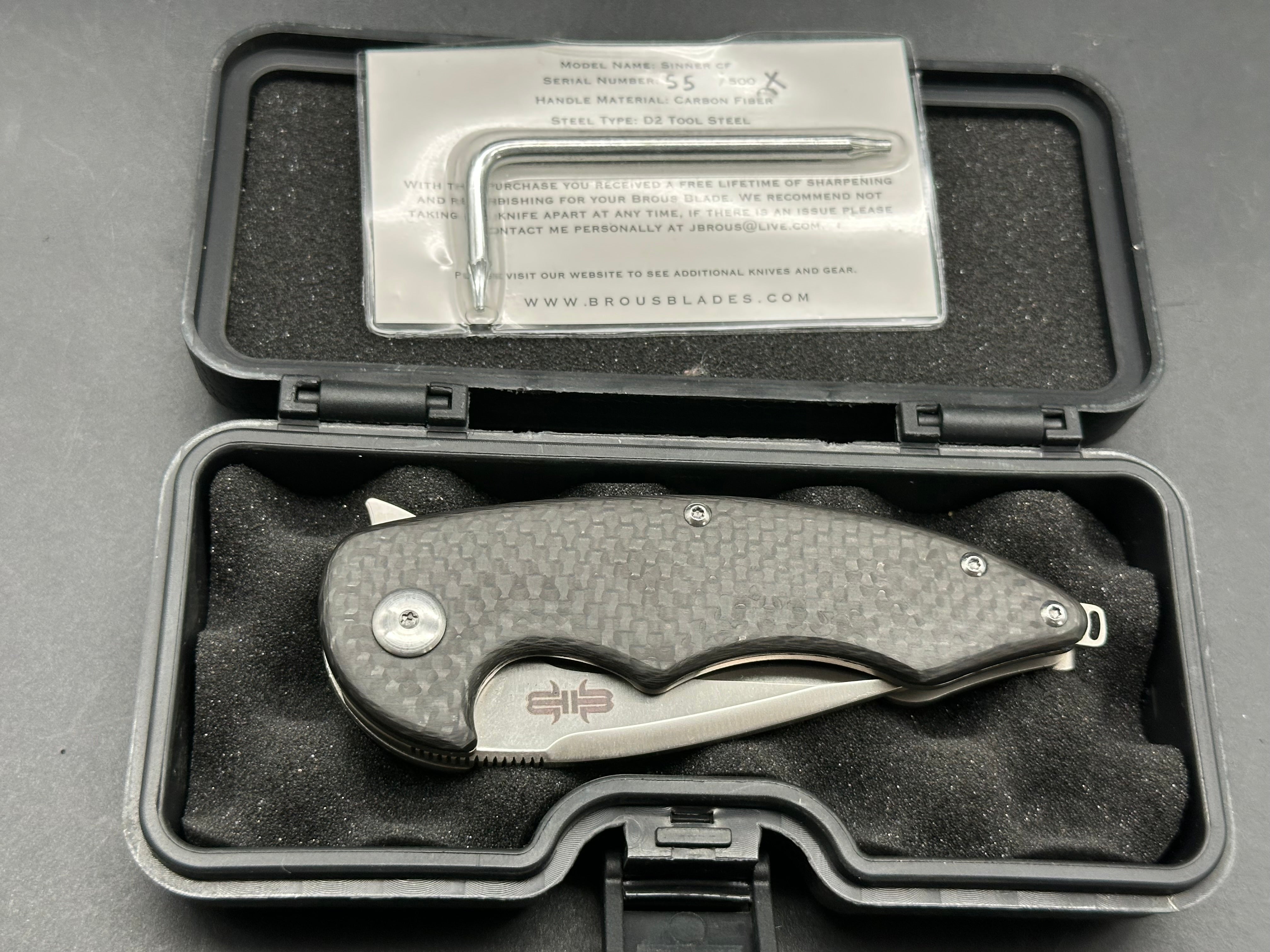 Brous Blades Sinner CF scales w/D2 blade