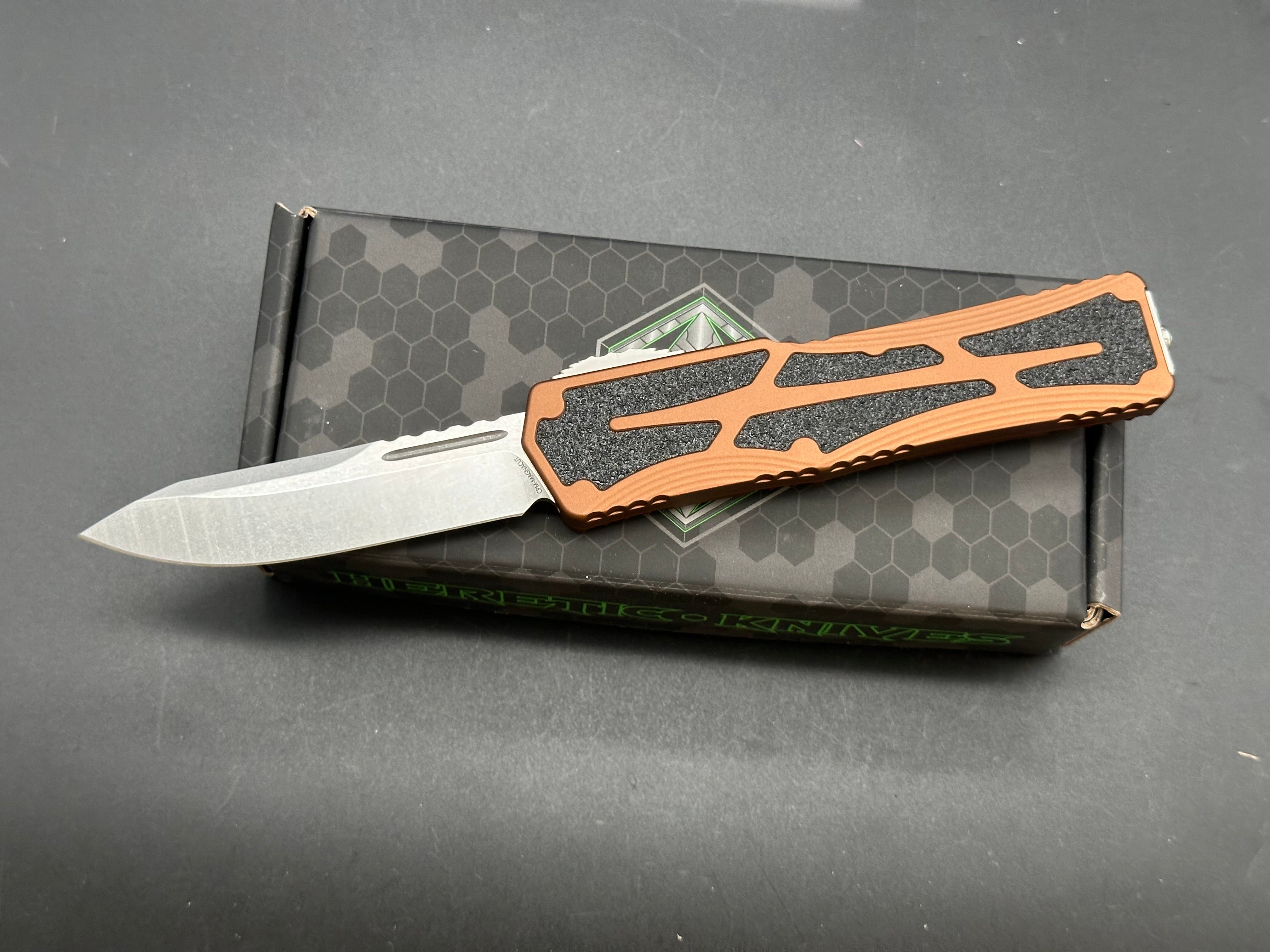 Heretic Colossus S/E Stonewash - Root Beer Handle - MagnaCut