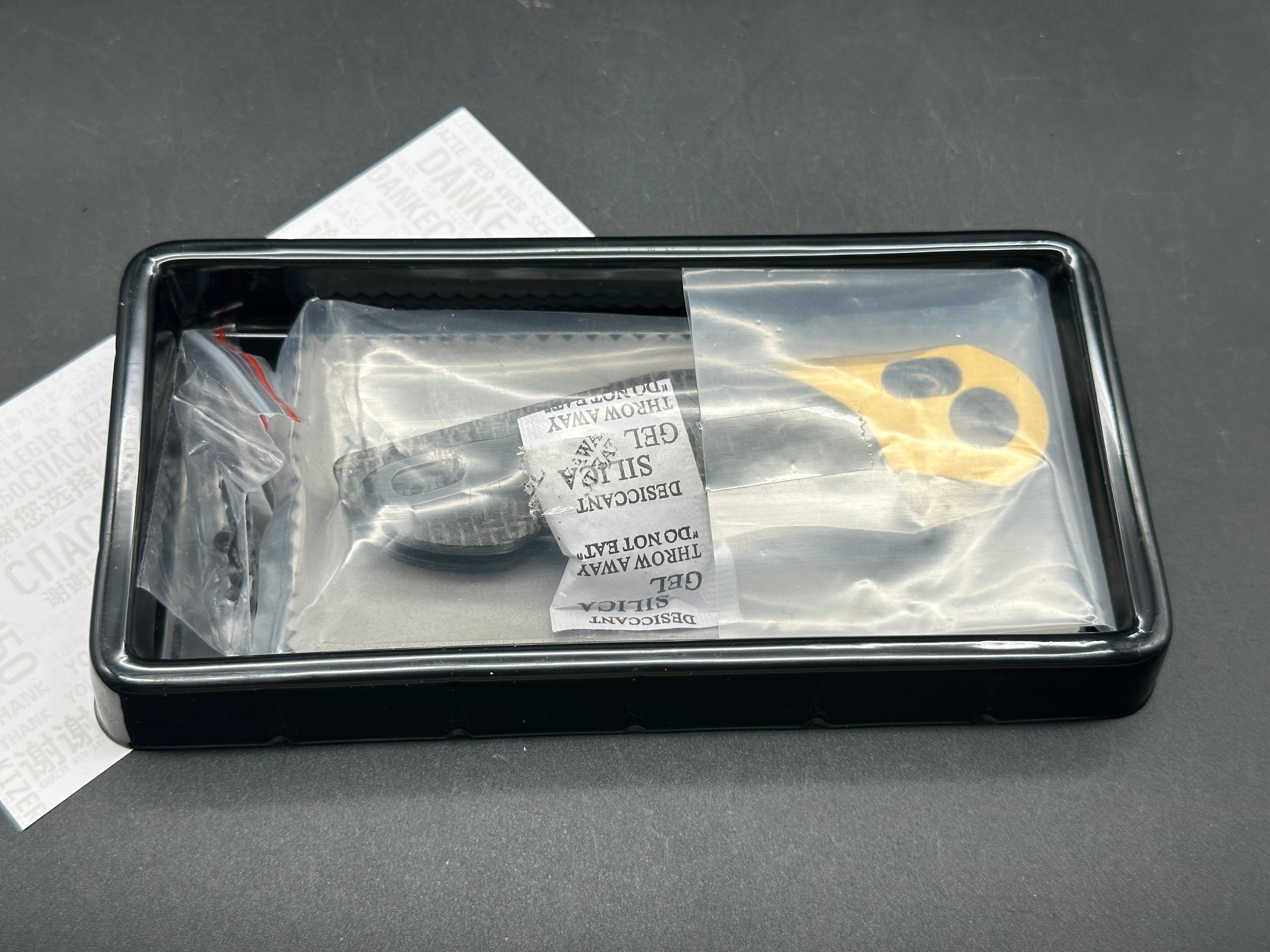 KIZER MINI MYSTIC BLACK/YELLOW ALUMINUM/BURLAP MICARTA HANDLE NITRO-V