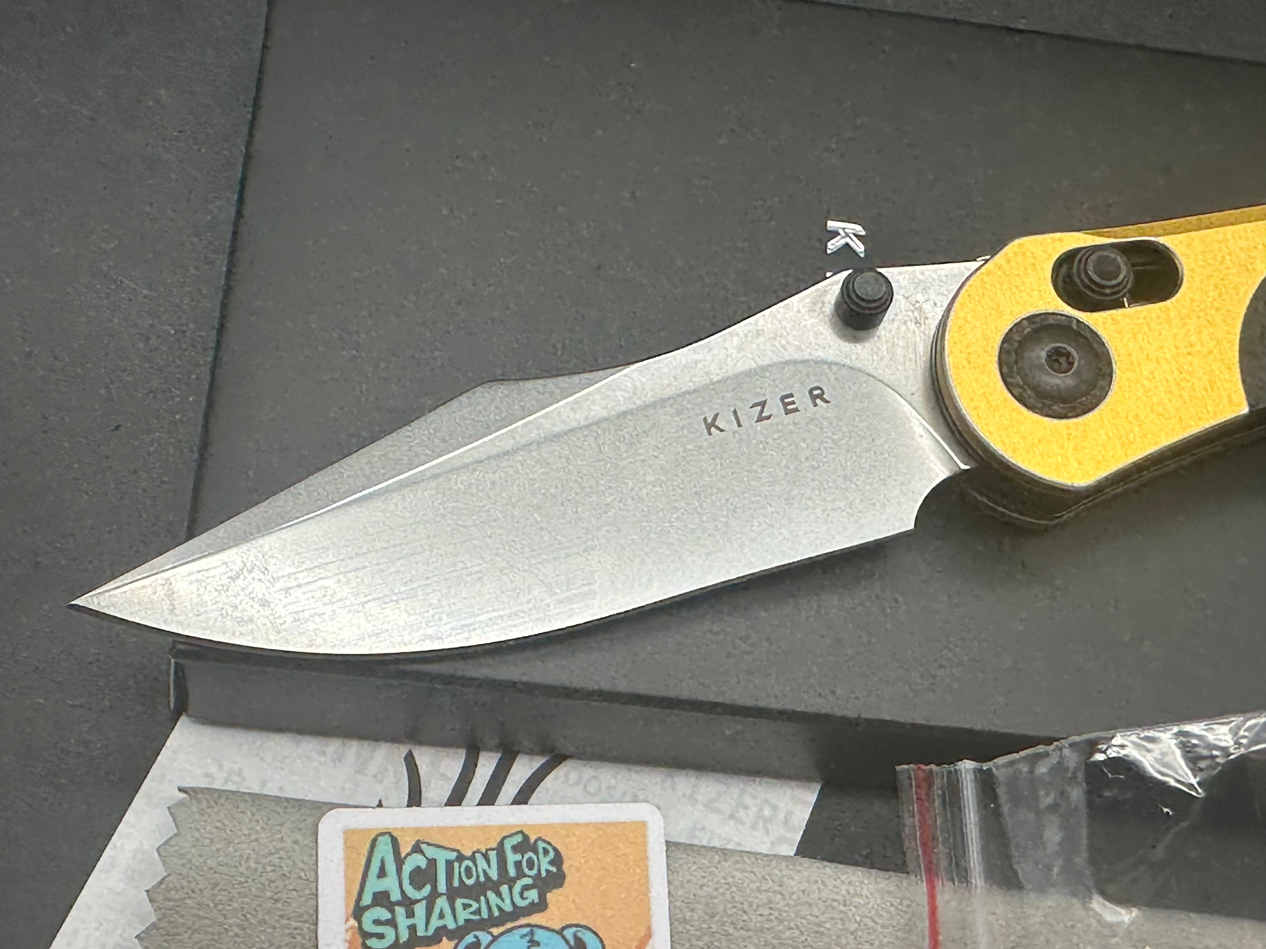 KIZER MINI MYSTIC BLACK/YELLOW ALUMINUM/BURLAP MICARTA HANDLE NITRO-V