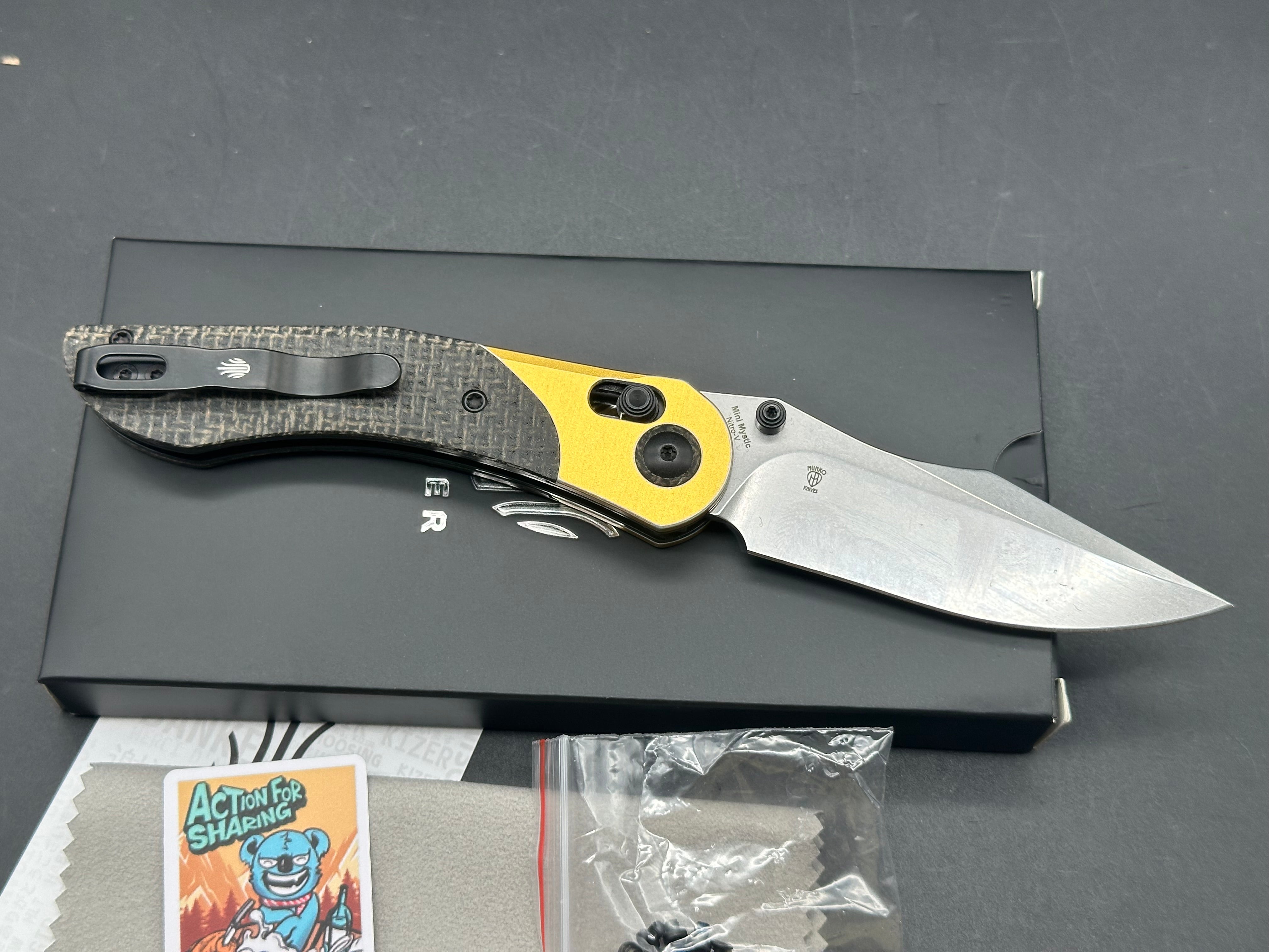 KIZER MINI MYSTIC BLACK/YELLOW ALUMINUM/BURLAP MICARTA HANDLE NITRO-V