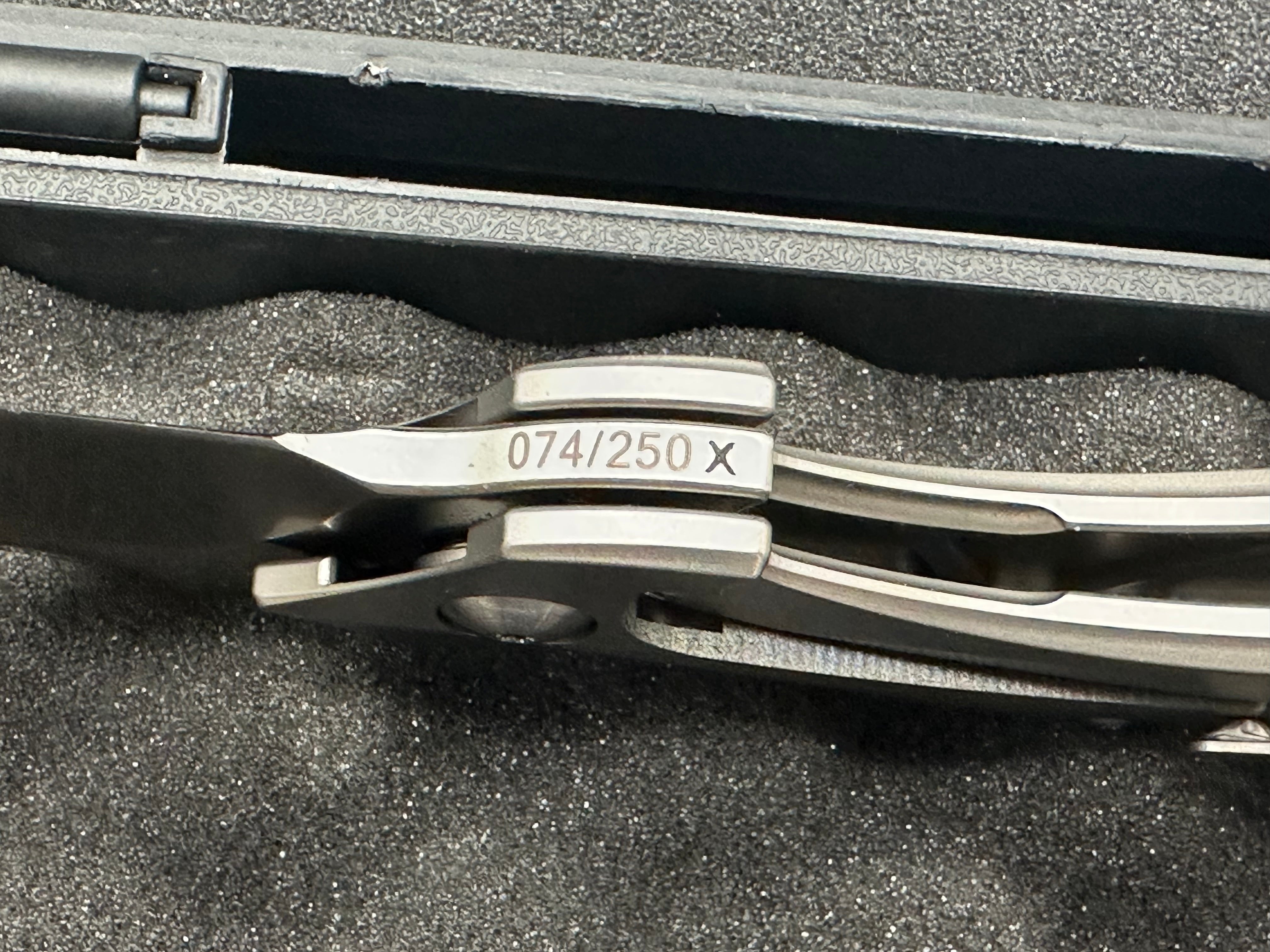 Brous Blades Ante Up Titanium handle w/D2 blade