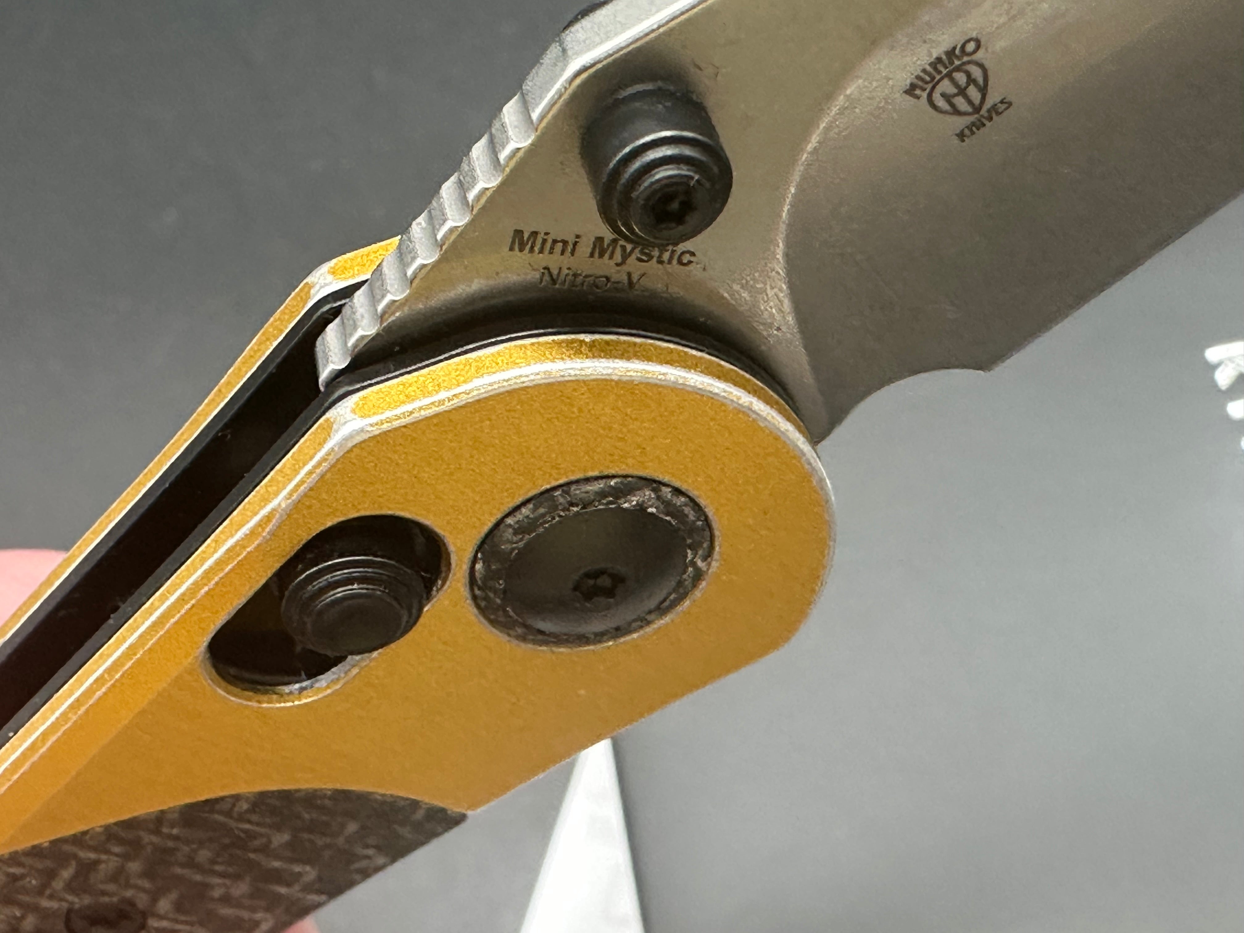 KIZER MINI MYSTIC BLACK/YELLOW ALUMINUM/BURLAP MICARTA HANDLE NITRO-V