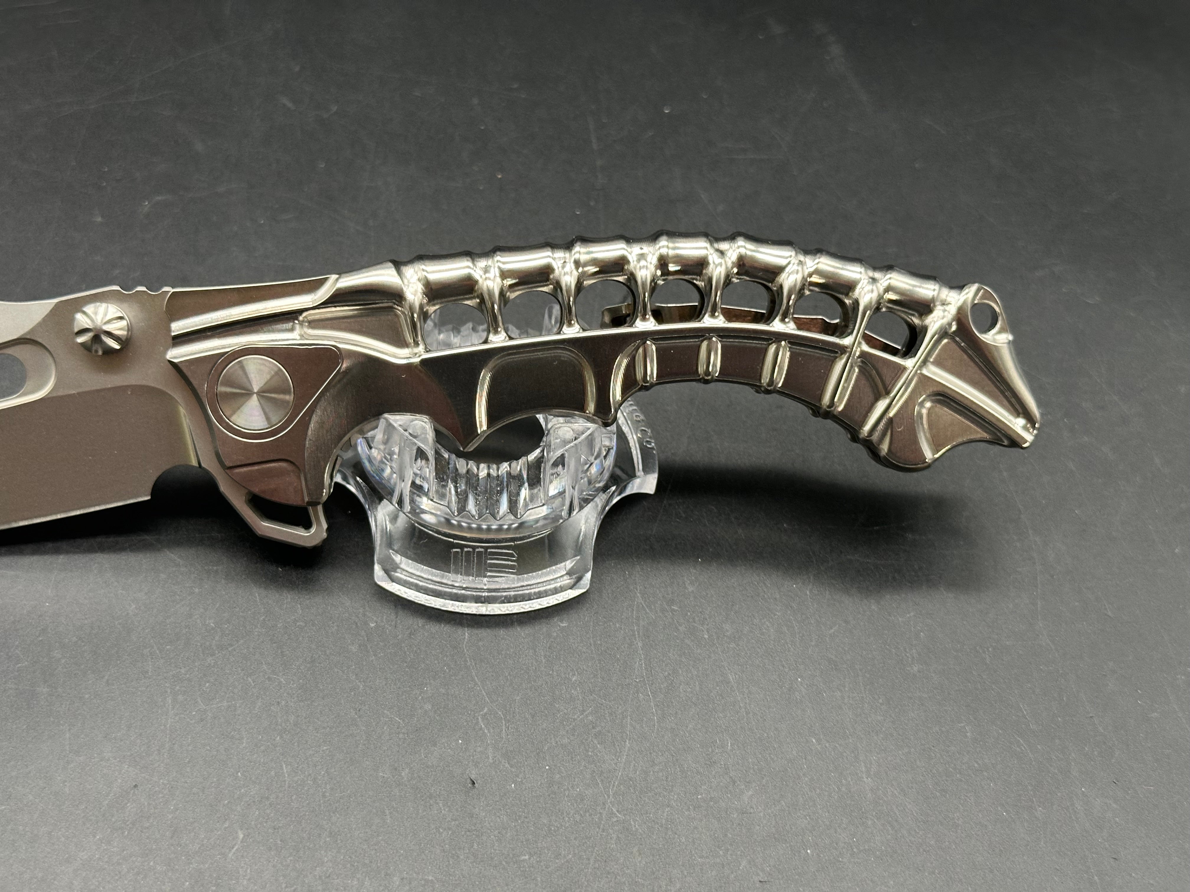 Andre DeVilliers Scavenger Ingegral Titanium handle w/M390 blade