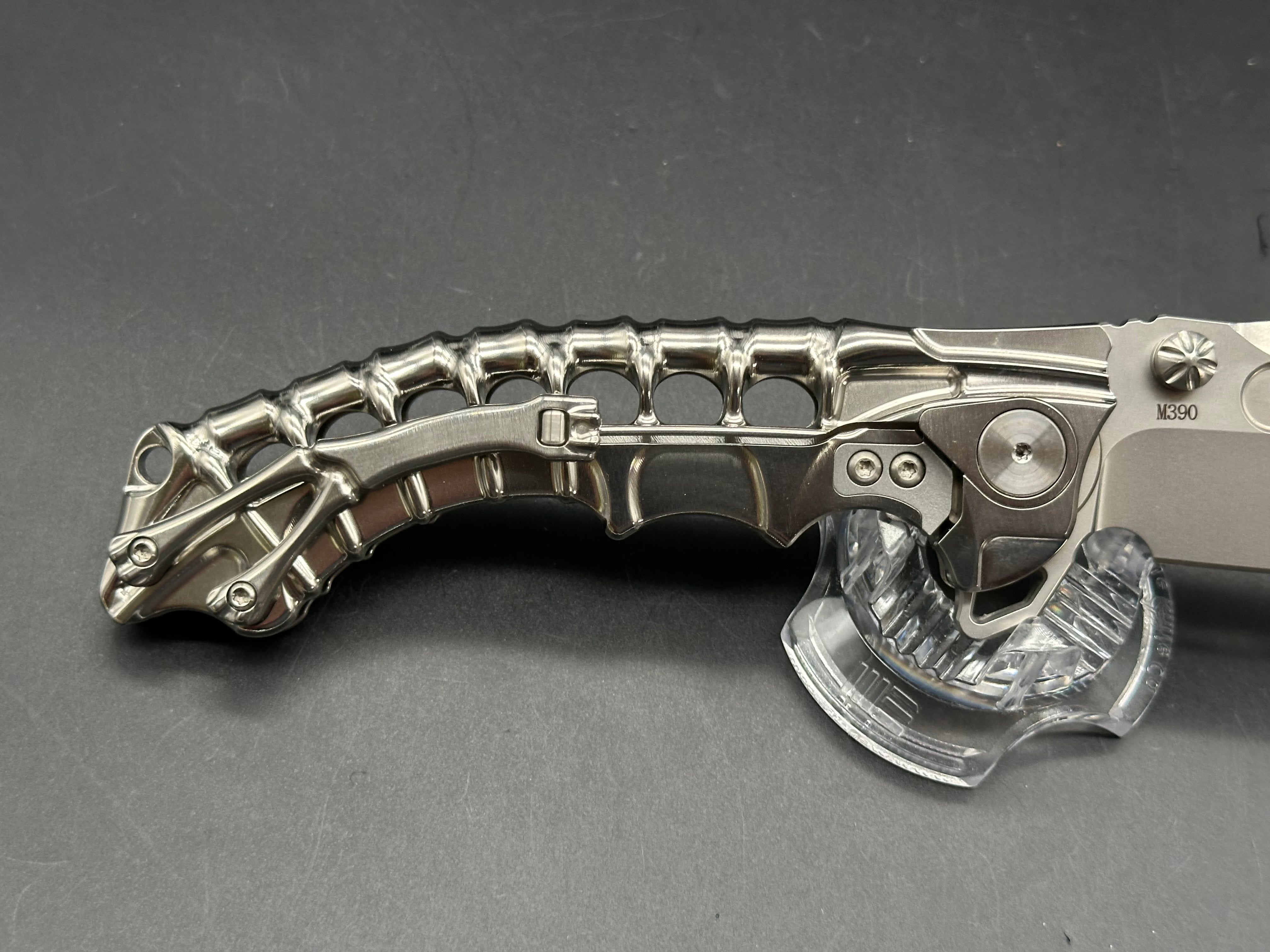 Andre DeVilliers Scavenger Ingegral Titanium handle w/M390 blade