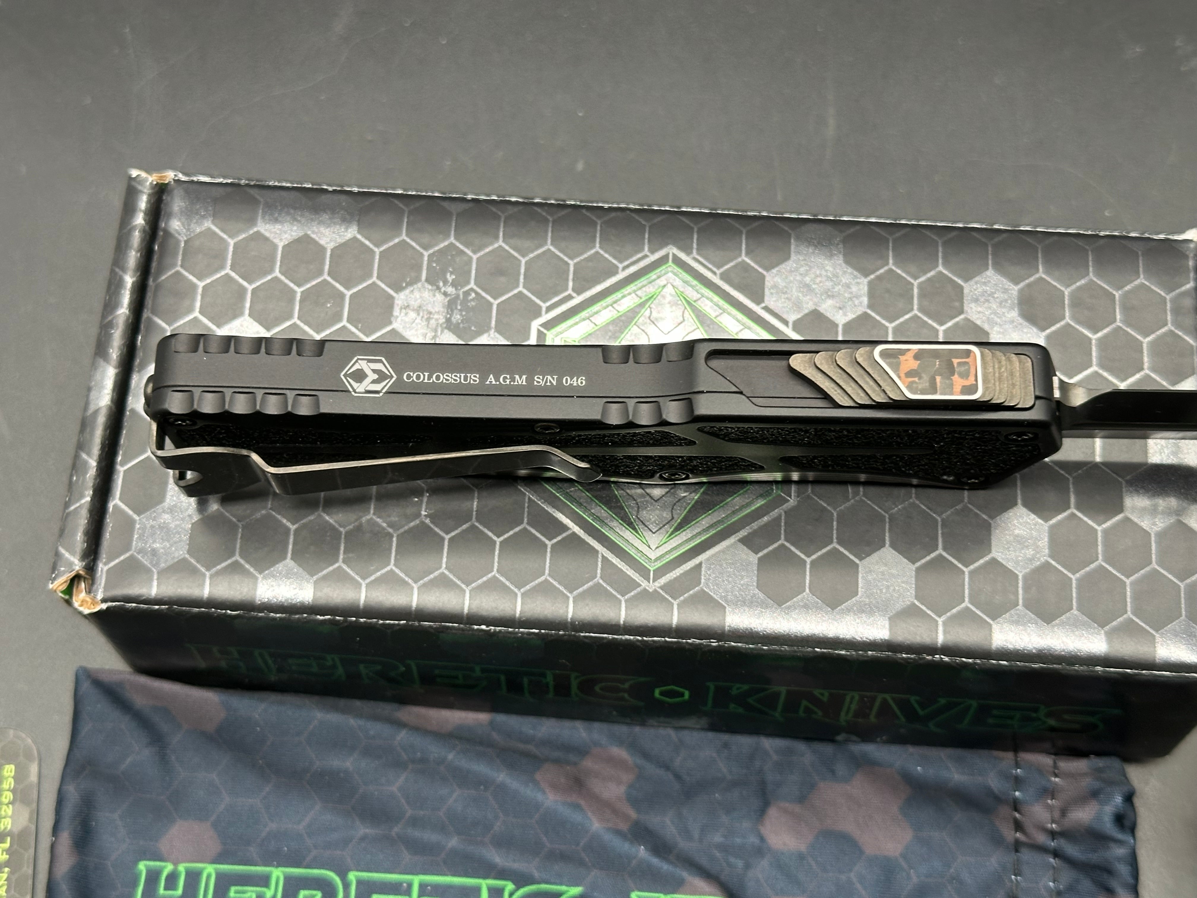 Heretic Colossus Fat Carbon Snakeskin Button DLC Blade and Hardware Elmax Blade