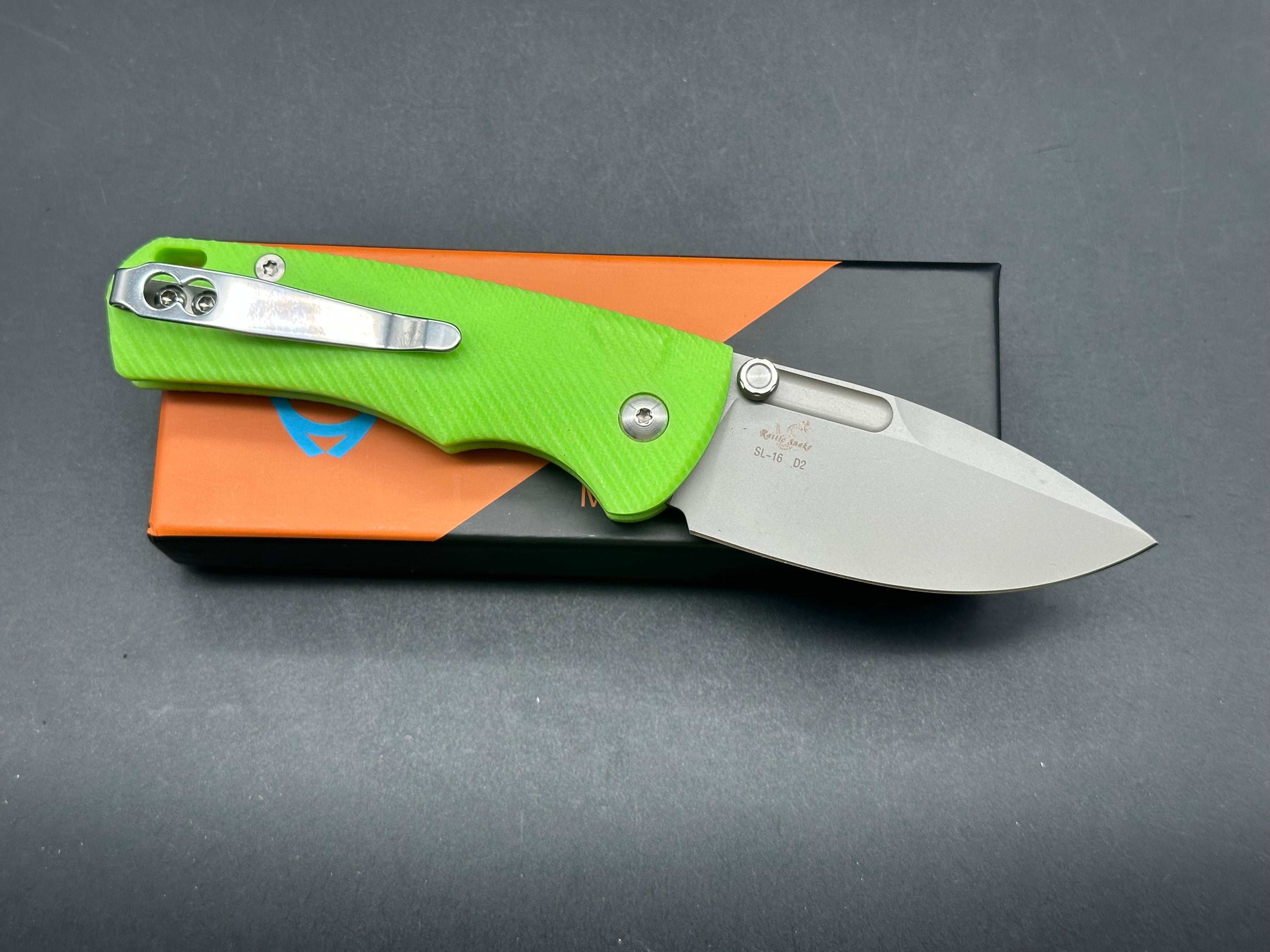 Sixleaf SL-16 button lock, fluorescent green G10 scales, D2 blade.