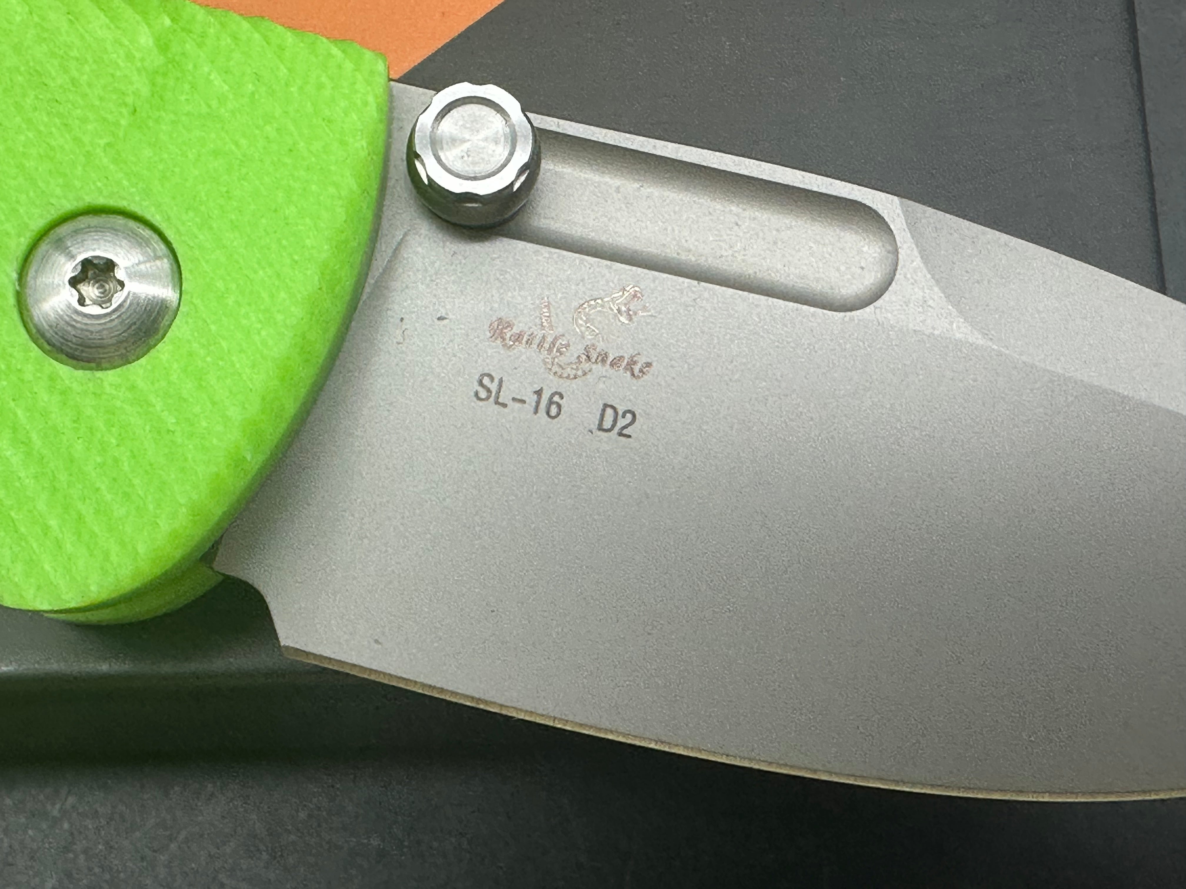 Sixleaf SL-16 button lock, fluorescent green G10 scales, D2 blade.