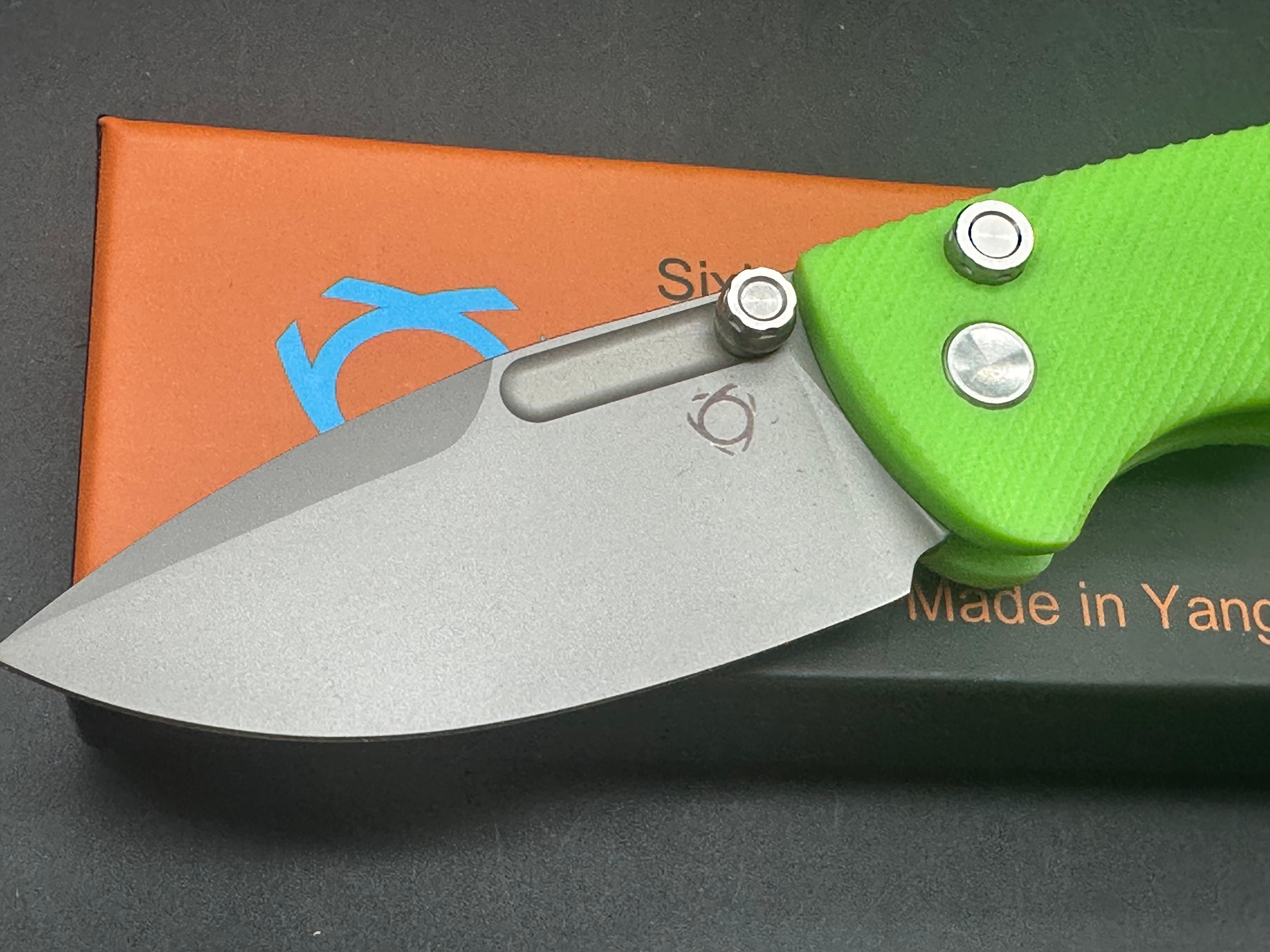 Sixleaf SL-16 button lock, fluorescent green G10 scales, D2 blade.