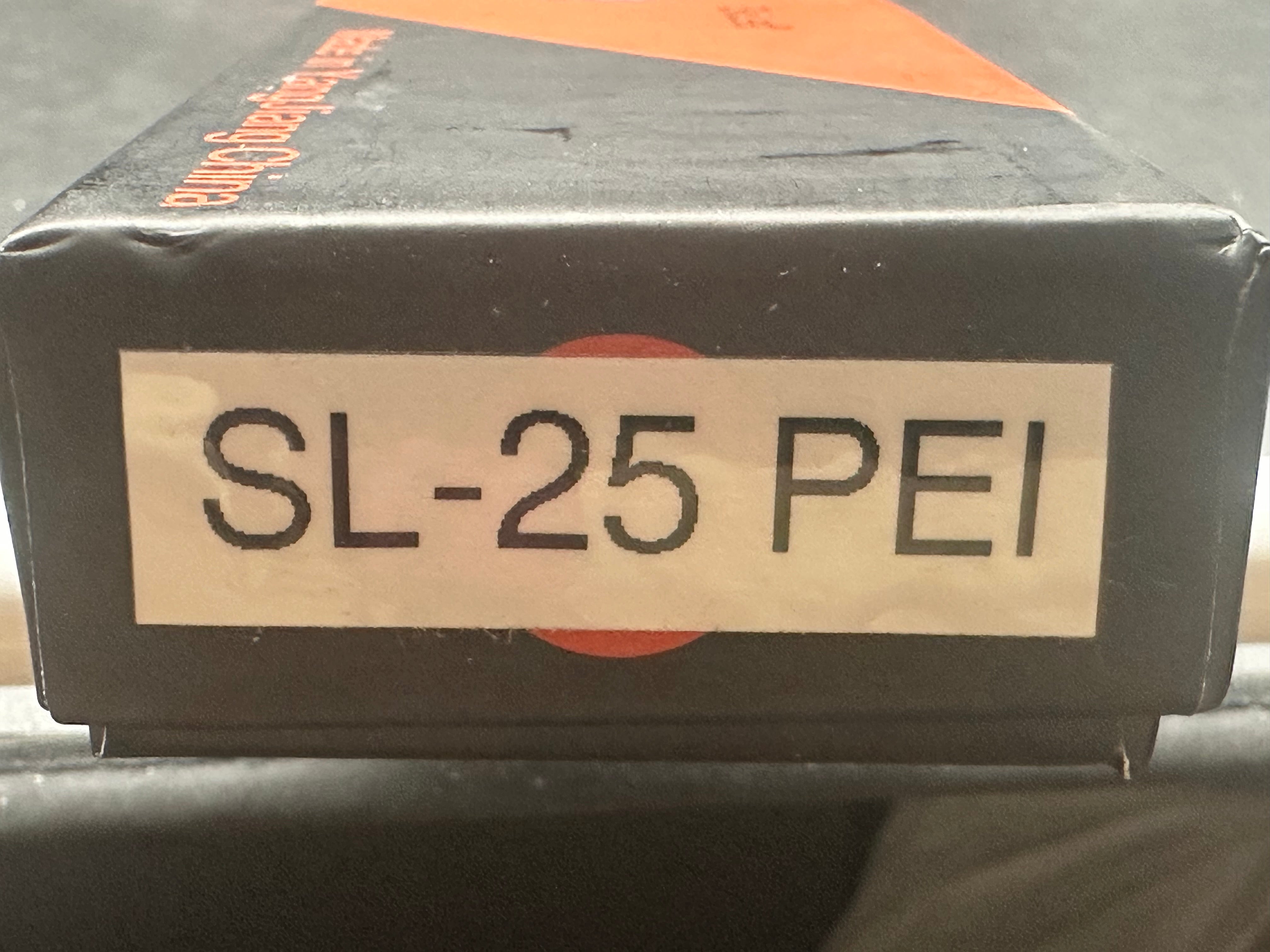 Sixleaf SL-25 liner lock, PEI scales, CPM20CV blade