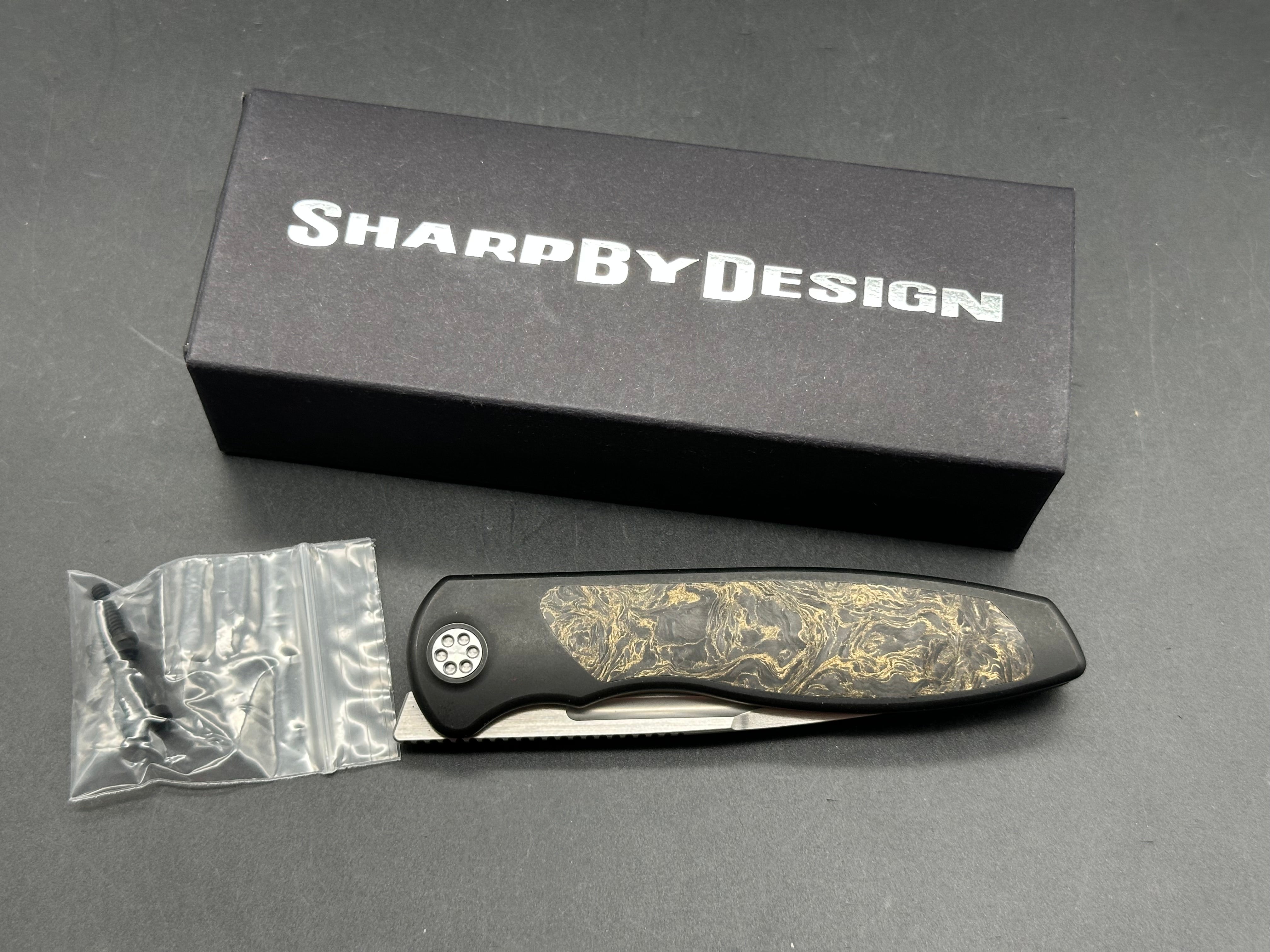 Sharp by Design Mini Tempest Gold CF inlays w/M390 blade