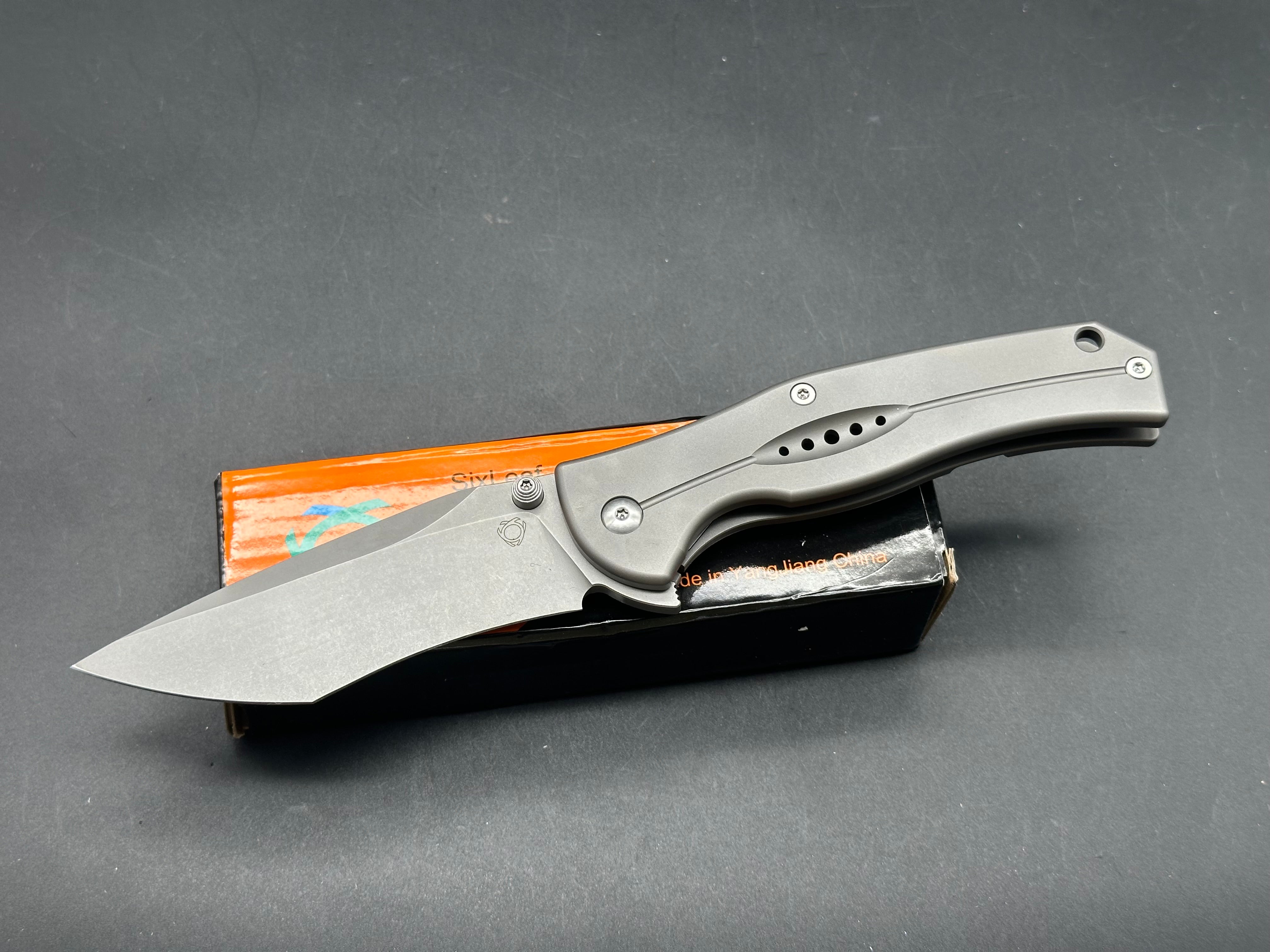 Sixleaf SL-17 frame lock, titanium scales, D2 blade