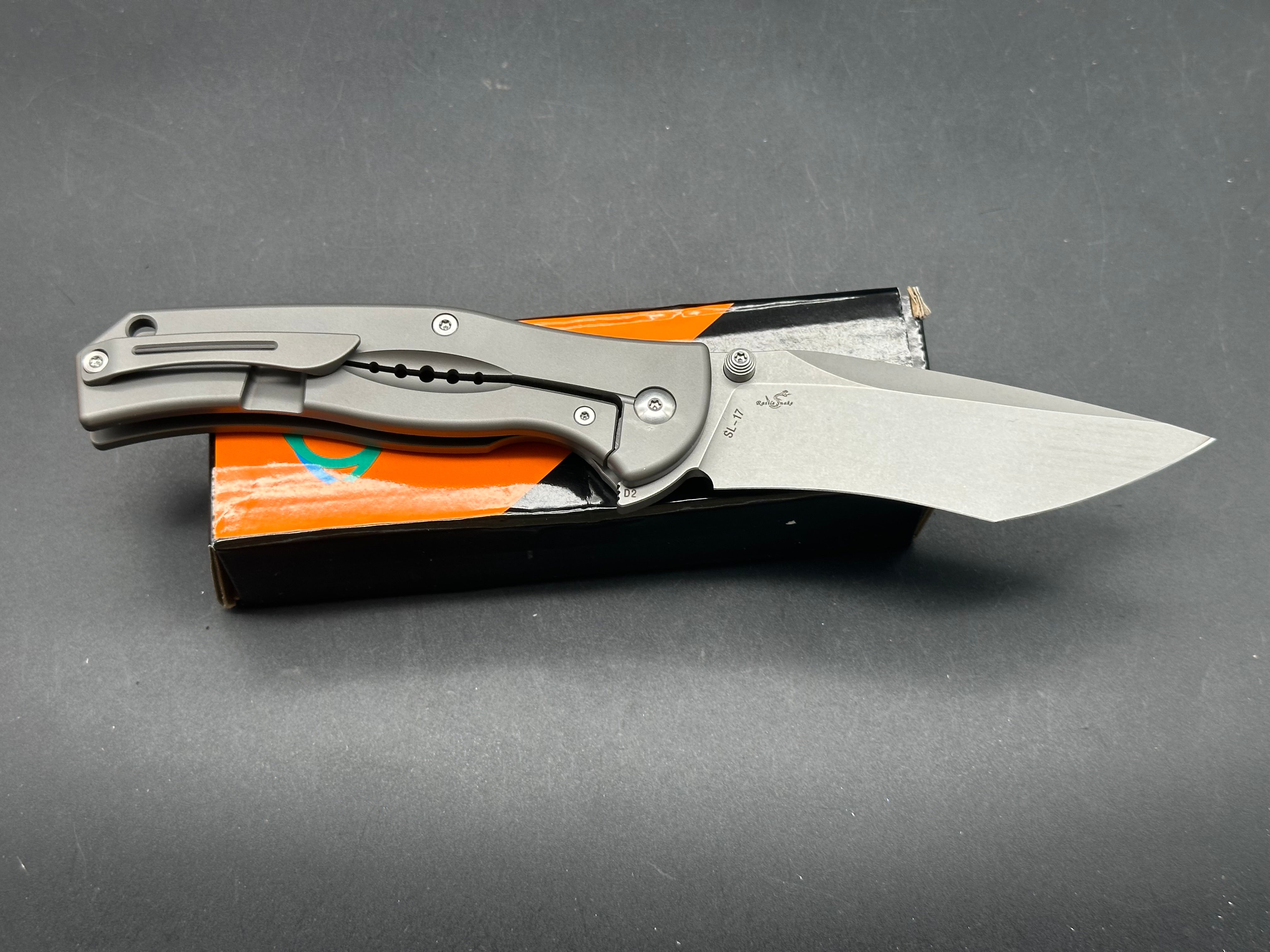 Sixleaf SL-17 frame lock, titanium scales, D2 blade