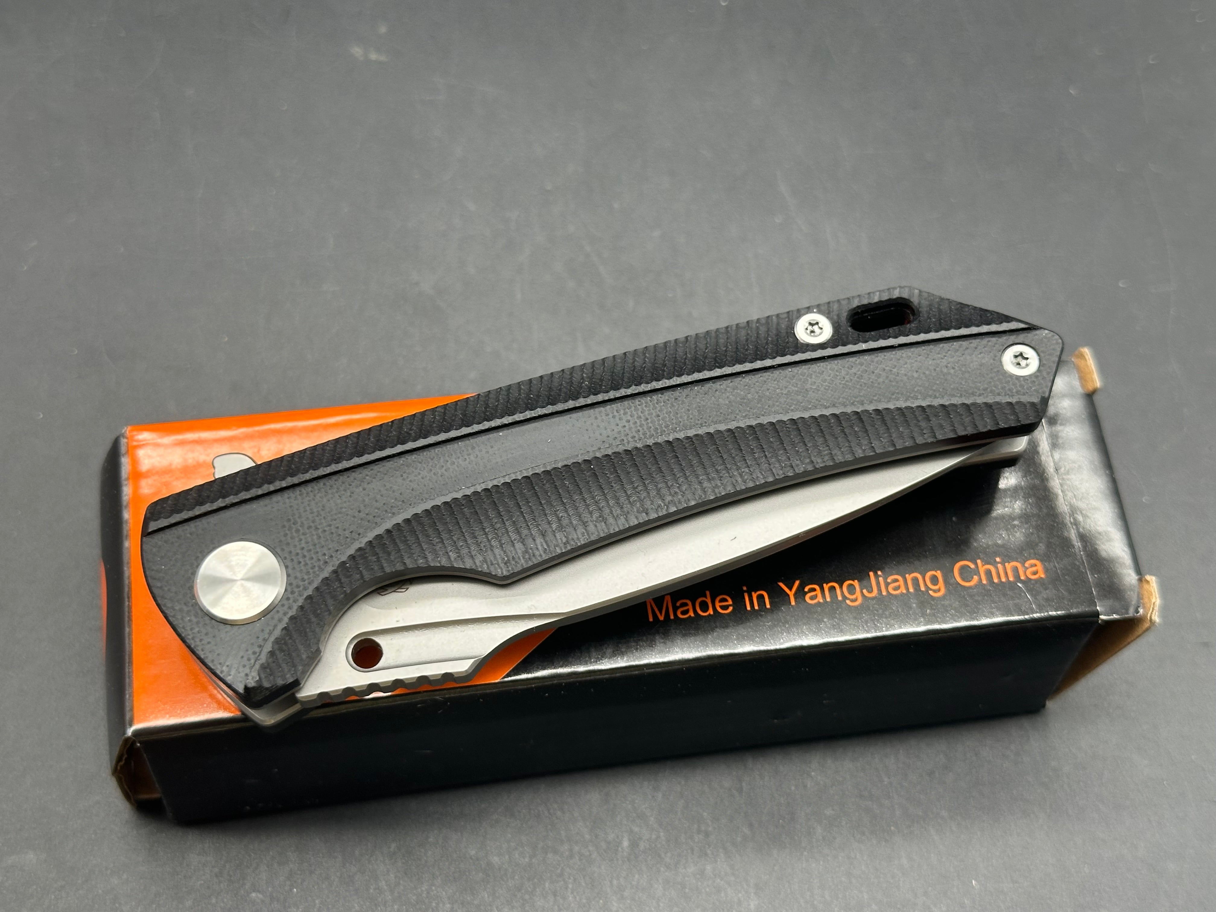 Sixleaf SL-09 liner lock, black G10 scales, D2 blade