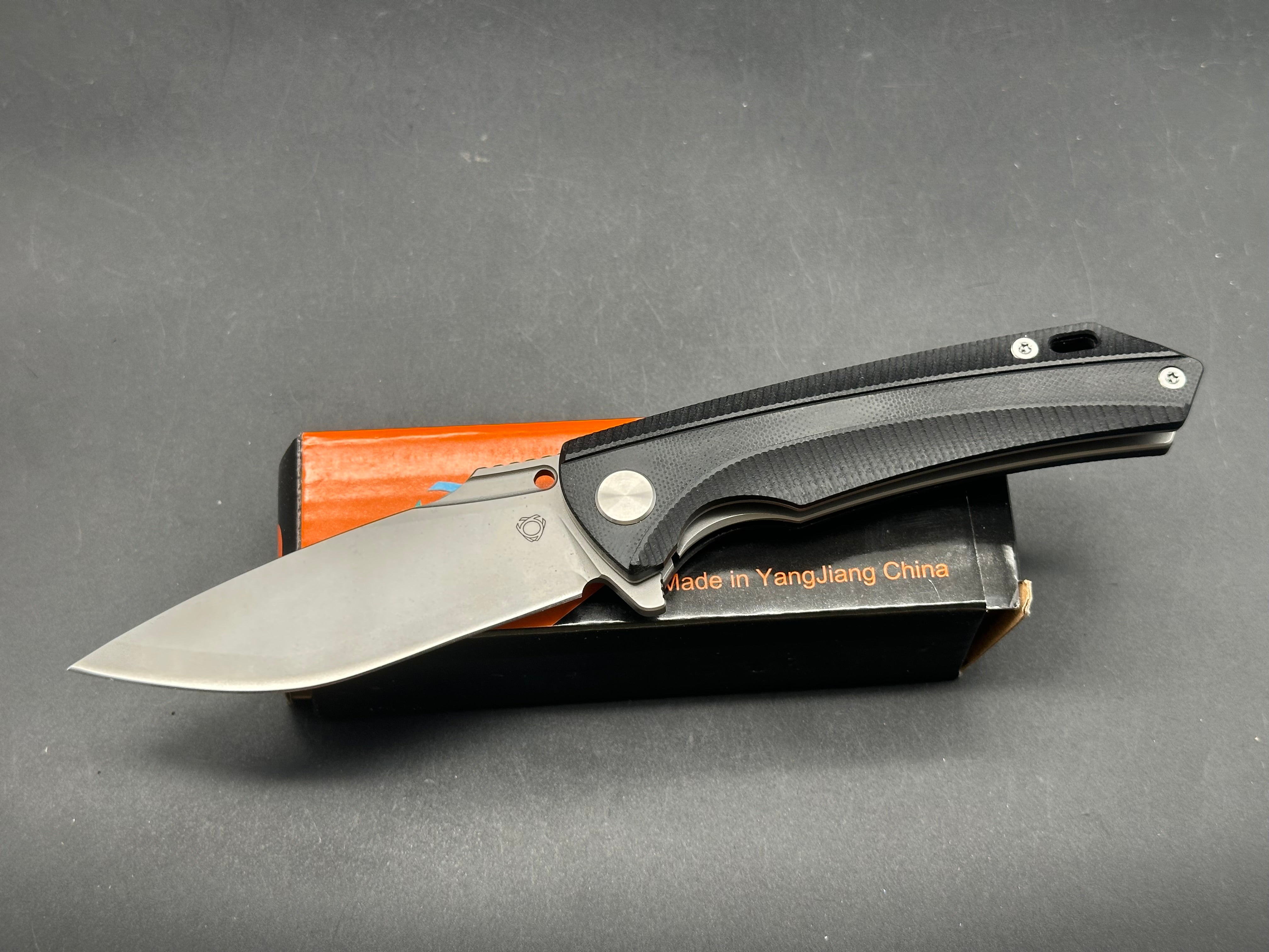 Sixleaf SL-09 liner lock, black G10 scales, D2 blade