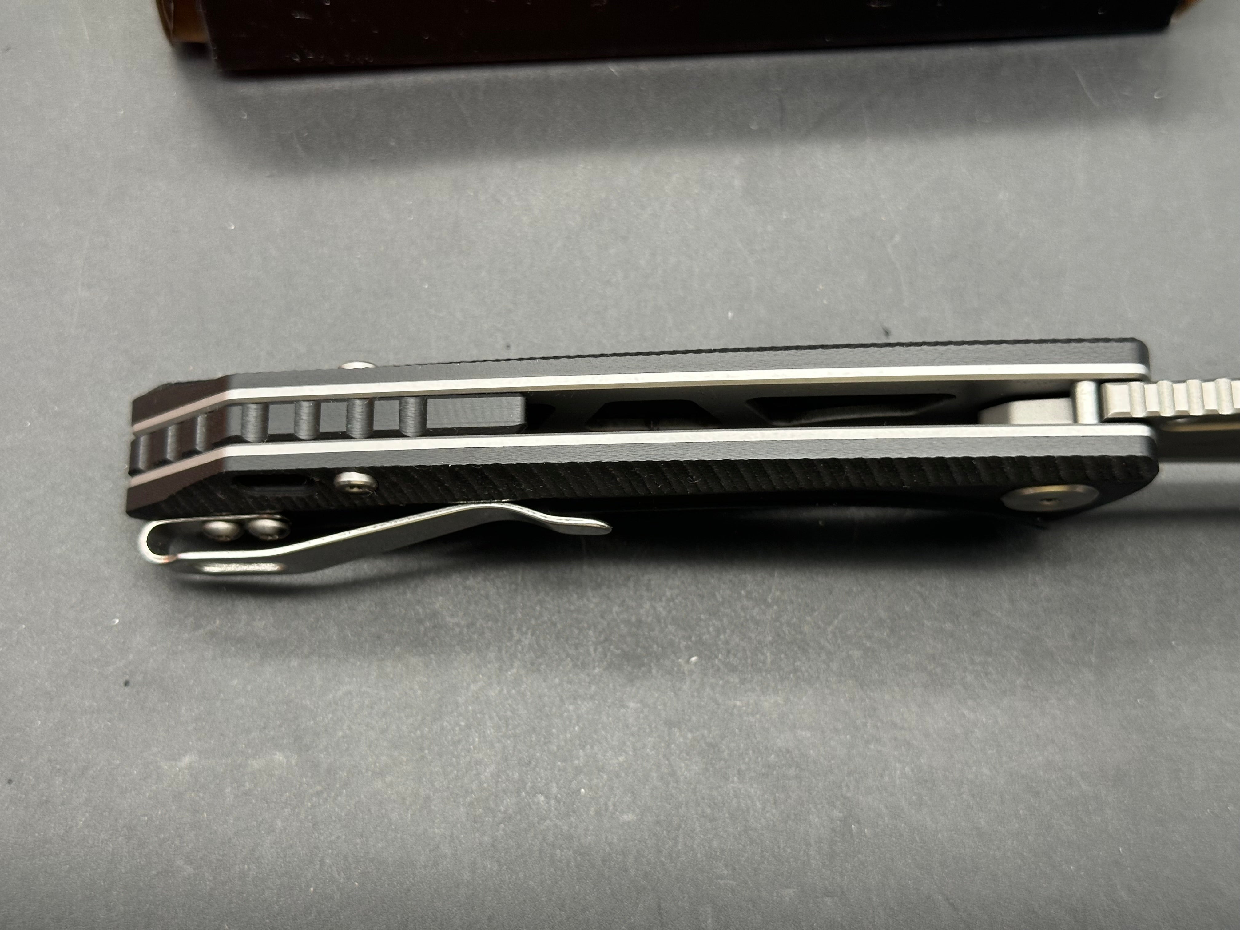 Sixleaf SL-09 liner lock, black G10 scales, D2 blade