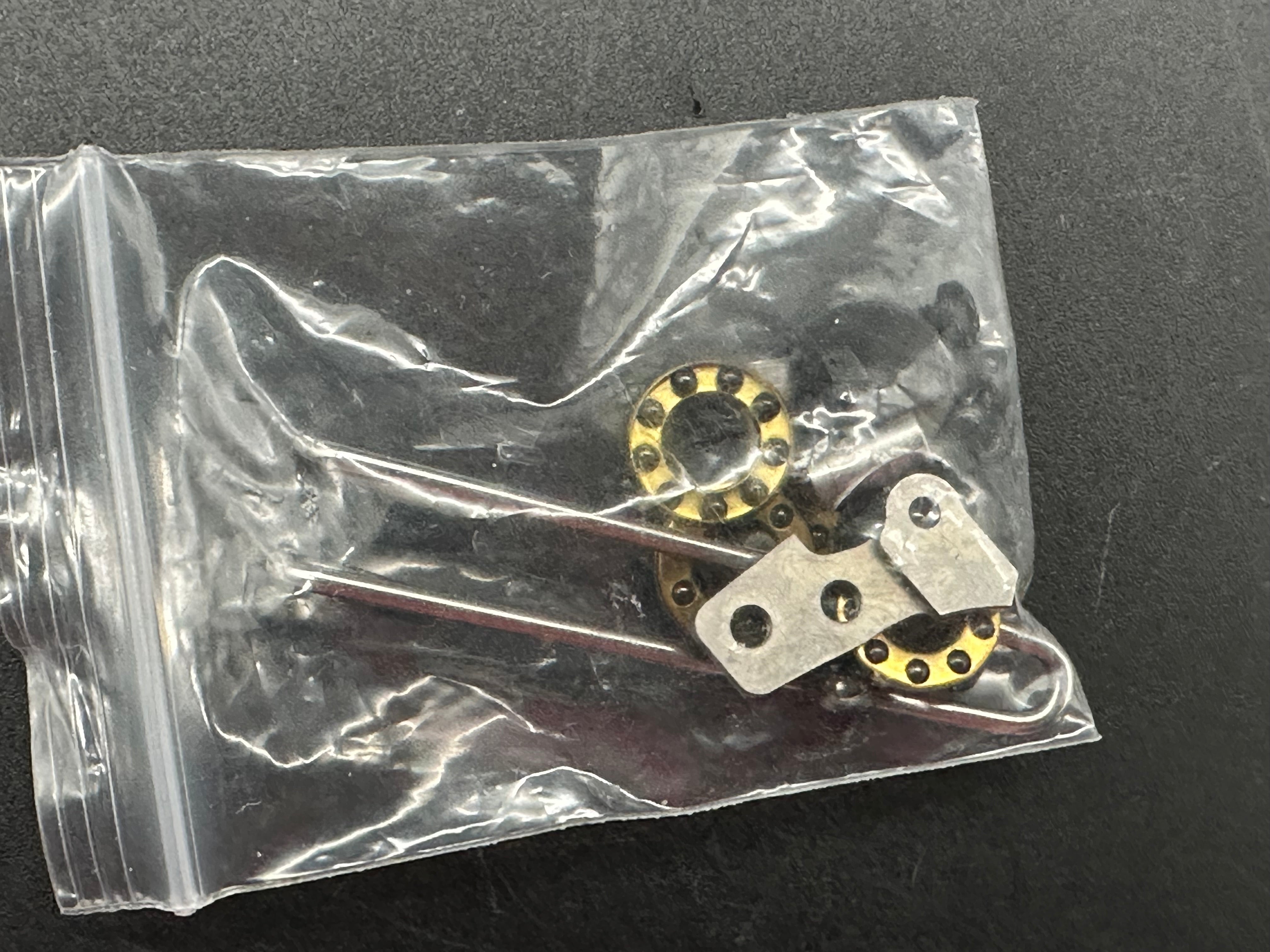 Divo Buzz black titanium handle w/M390 blade