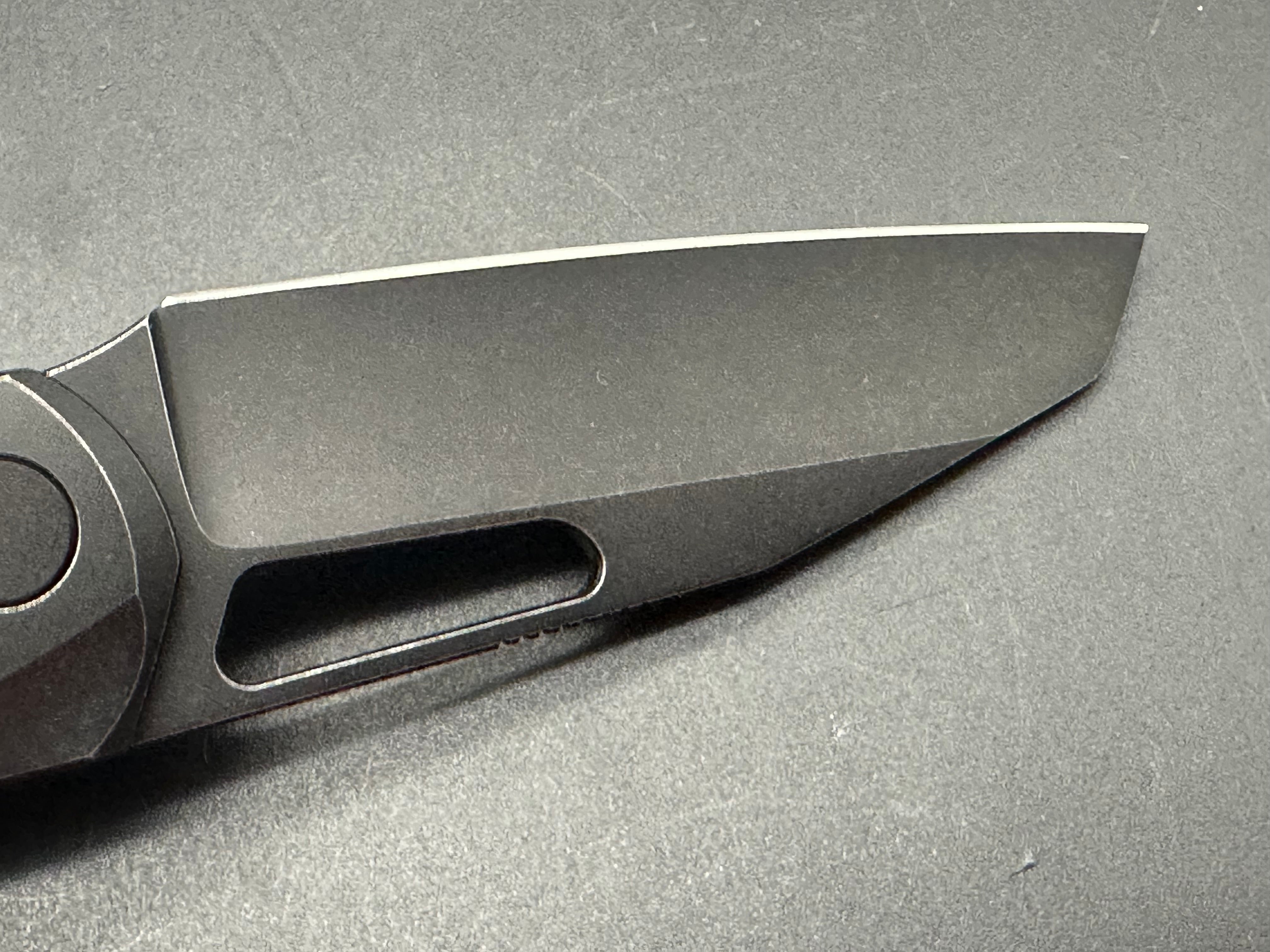 Divo Buzz black titanium handle w/M390 blade