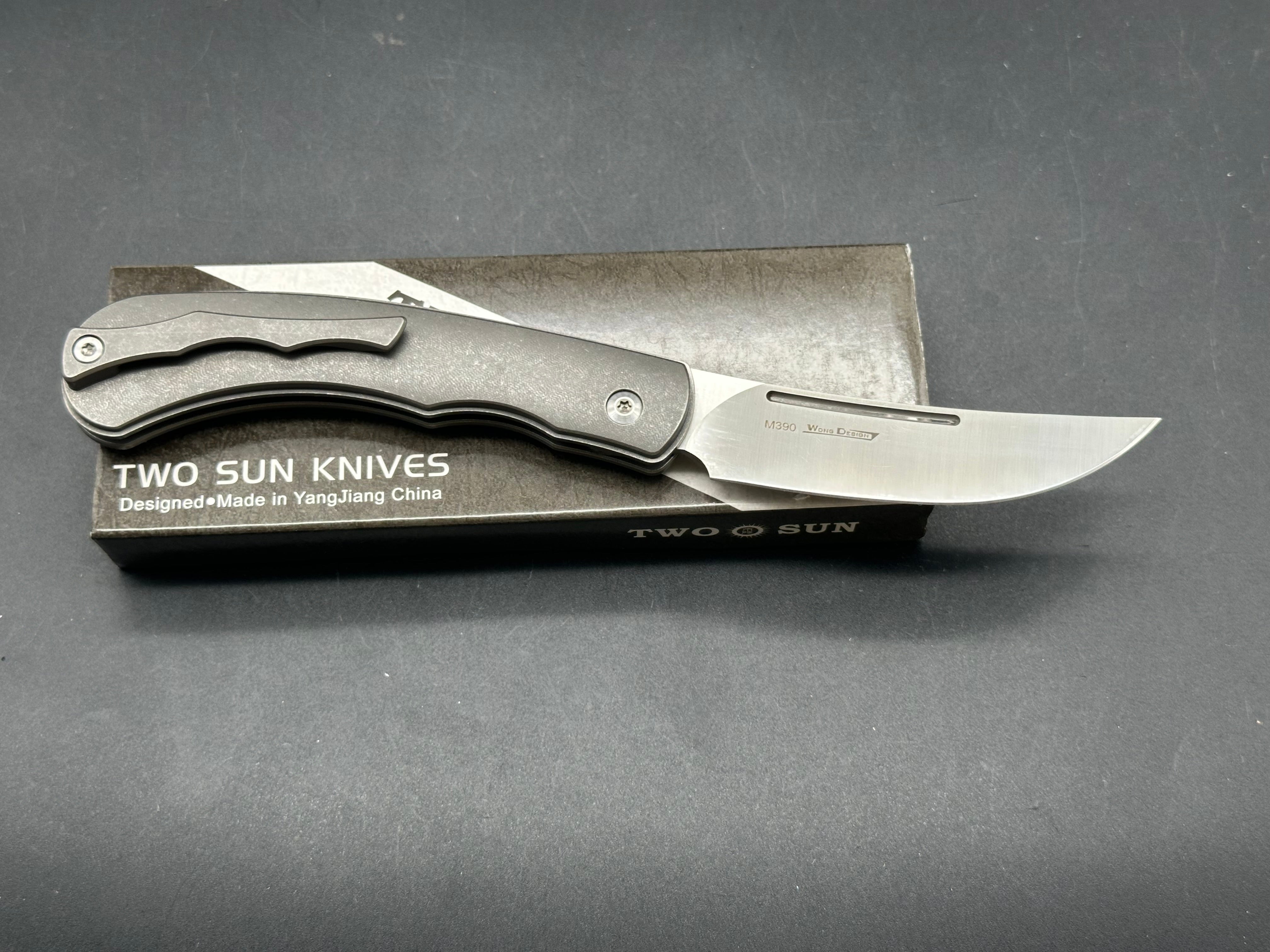 TwoSun TS315  Wong design, slip joint, grey and gold titanium scales, M390 blade