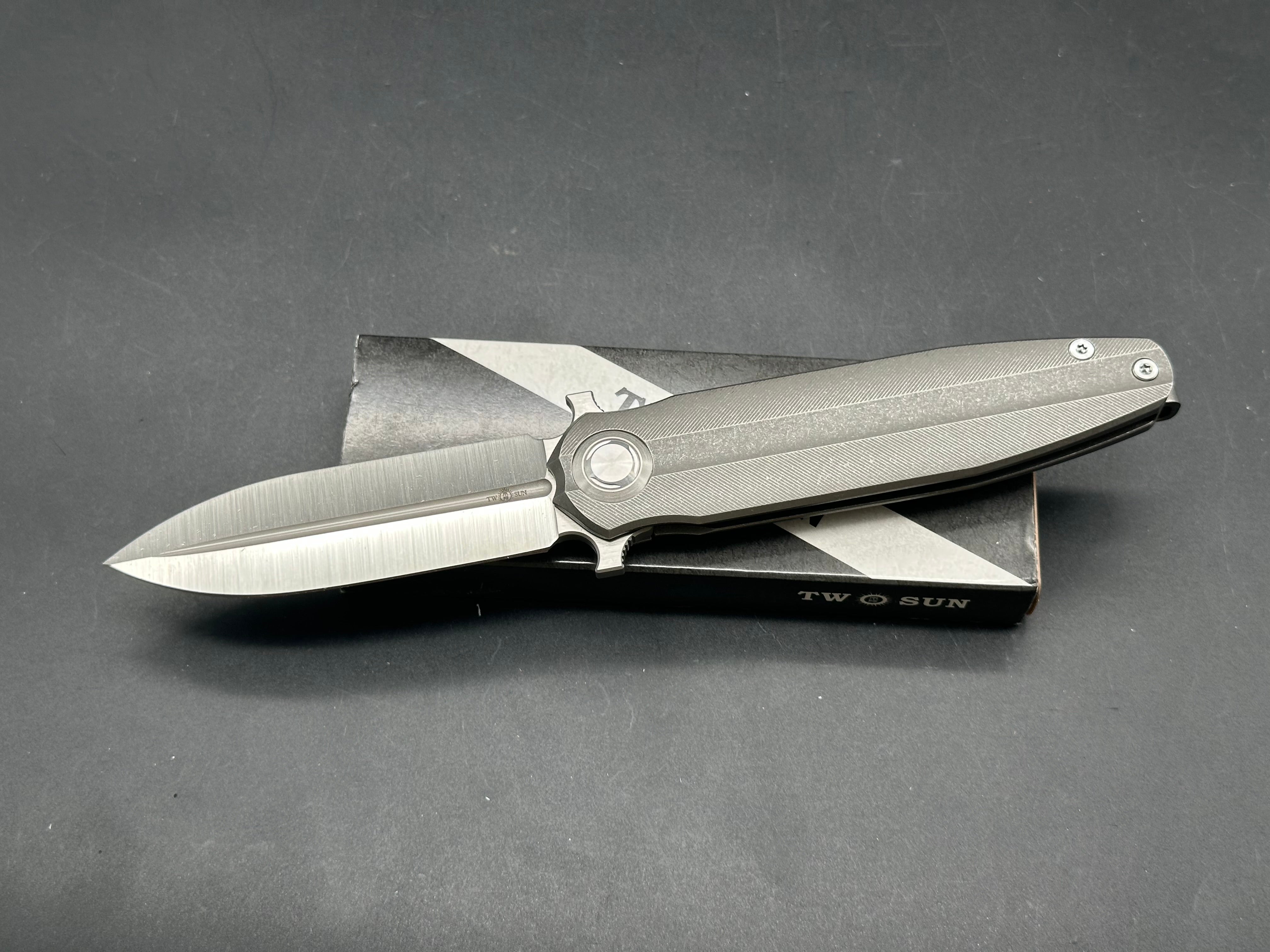 TwoSun TS307  Mazwan Mokhtar design, frame lock, titanium scales, M390 blade