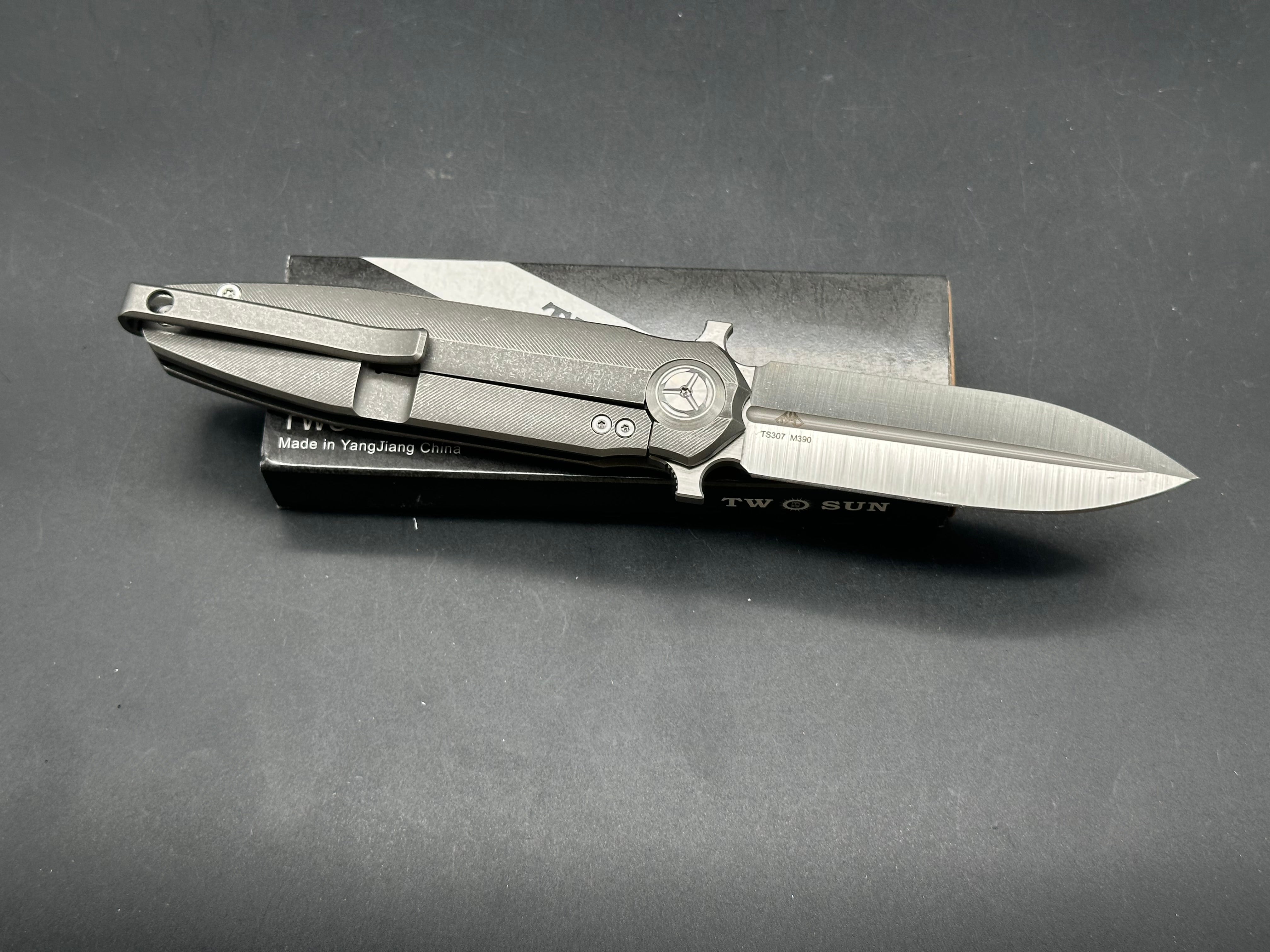 TwoSun TS307  Mazwan Mokhtar design, frame lock, titanium scales, M390 blade