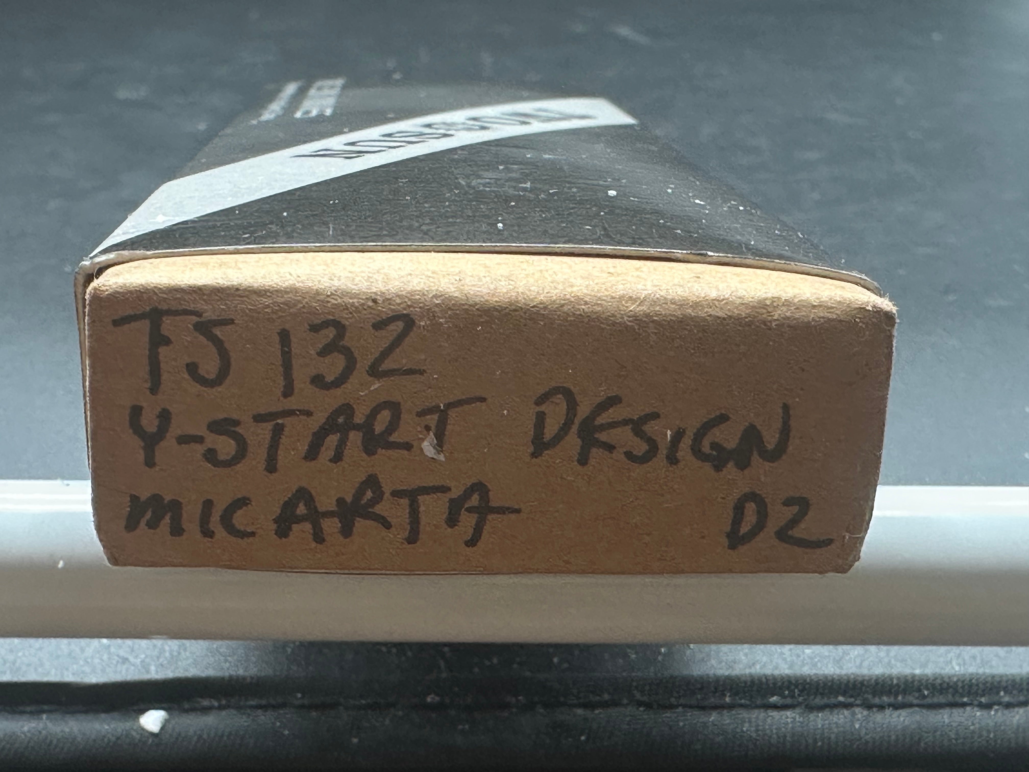 TwoSun TS132 Y-Start design, liner lock, micarta scales, D2 blade